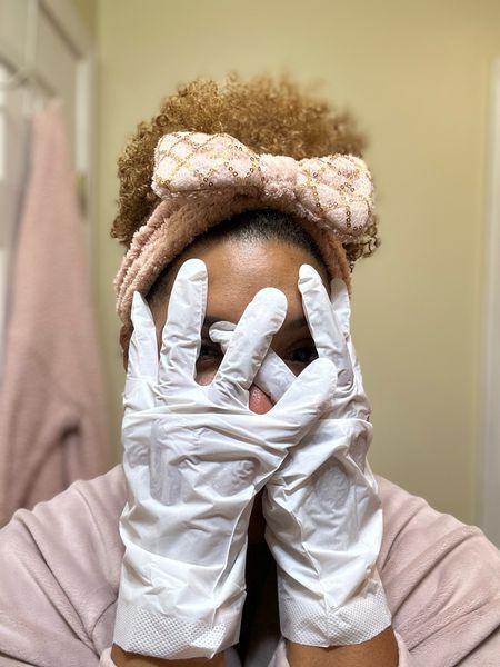 ⏰ Got 10 minutes for Self-Care? 

✍🏽Here’s a Self-Care Sunday Idea for you! 

✋🏽Show your hands some love and apply the @dove Renewing Hand Mask. 

1️⃣ Wash and dry your hands. 

2️⃣ Slip each hand into a dove renewing hand mask. 

3️⃣ After 10 minutes, remove gloves, no need to rinse. 

4️⃣ Softly tap the remaining essence into the skin and massage your hands until fully absorbed. 

✋🏽The single use gloves contain niacinamide and restoring ceramide serum. 

#LTKbeauty