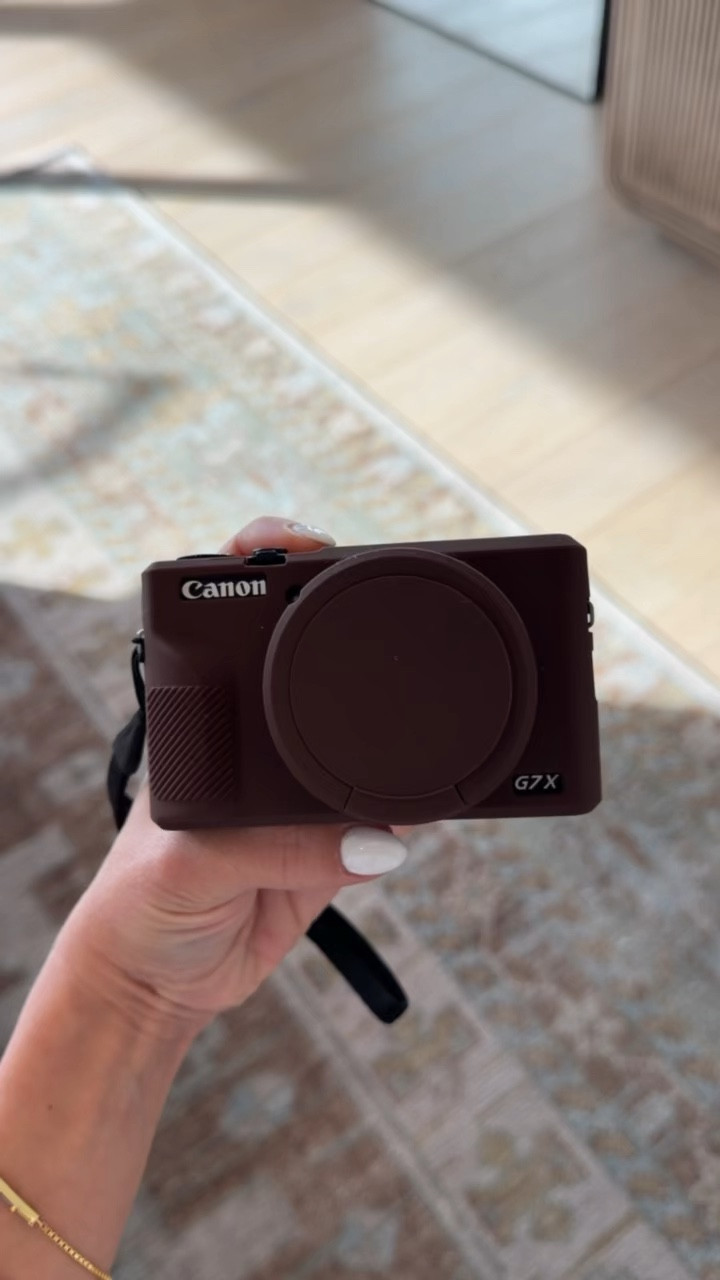 the little camera that broke the Internet 📸 I actually got it way back before the price increase and love it so much! I take it on every trip & special occasion! Comment SHOP and I’ll send you all the details + my favorite travel accessories too! 

#canong7xmarkiii #camera #camerasettings #travelcamera #travel

🔍: travel favorites, camera, camera case, makeup bag, toiletry bag, phone light, headphones, kindle, Beis luggage, Texas content creator 

#LTKtravel #LTKVideo