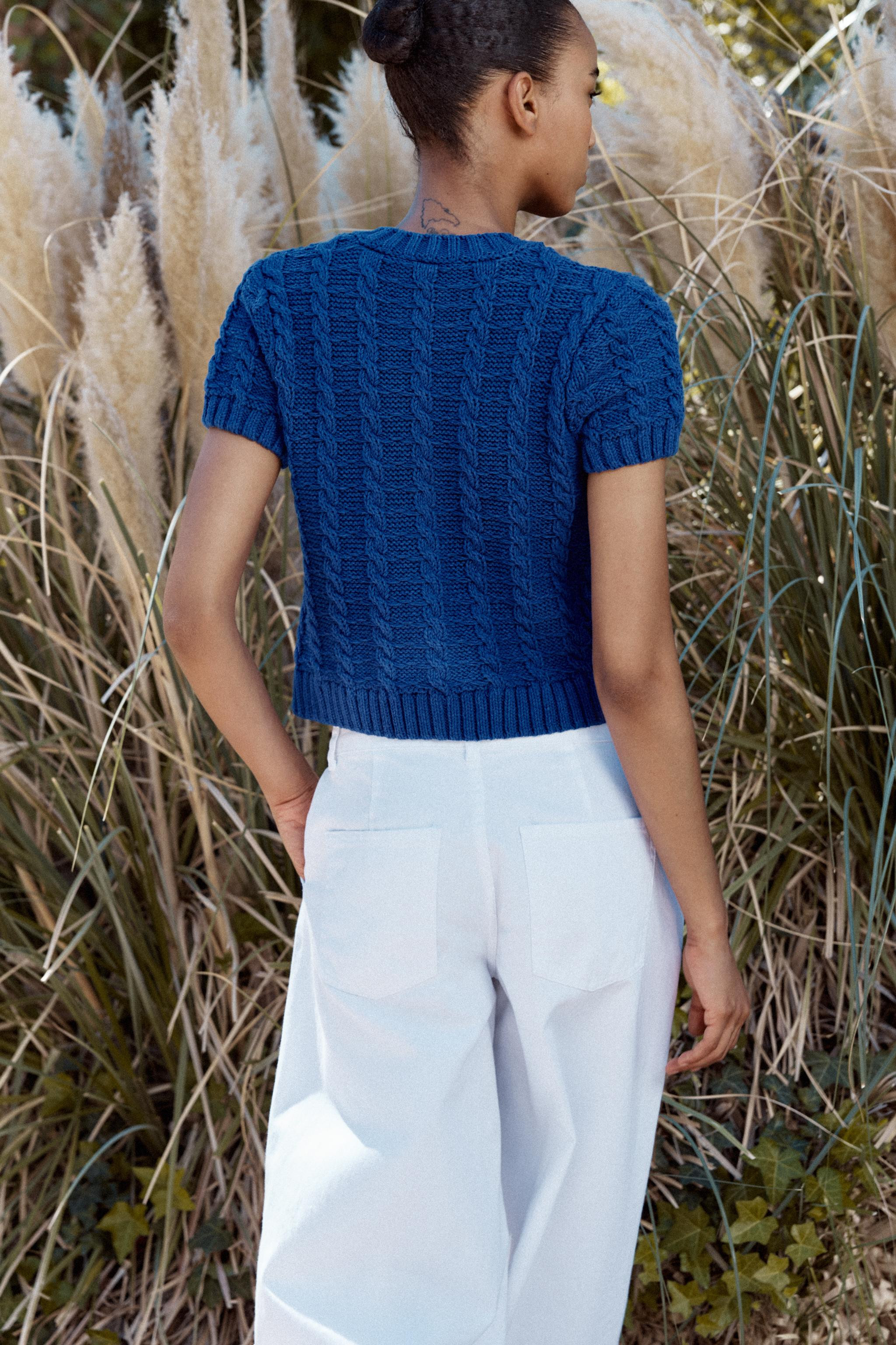 Textured knit jacket with round neck and short sleeves. Covered button front closure.Bluish | 677... | Zara US