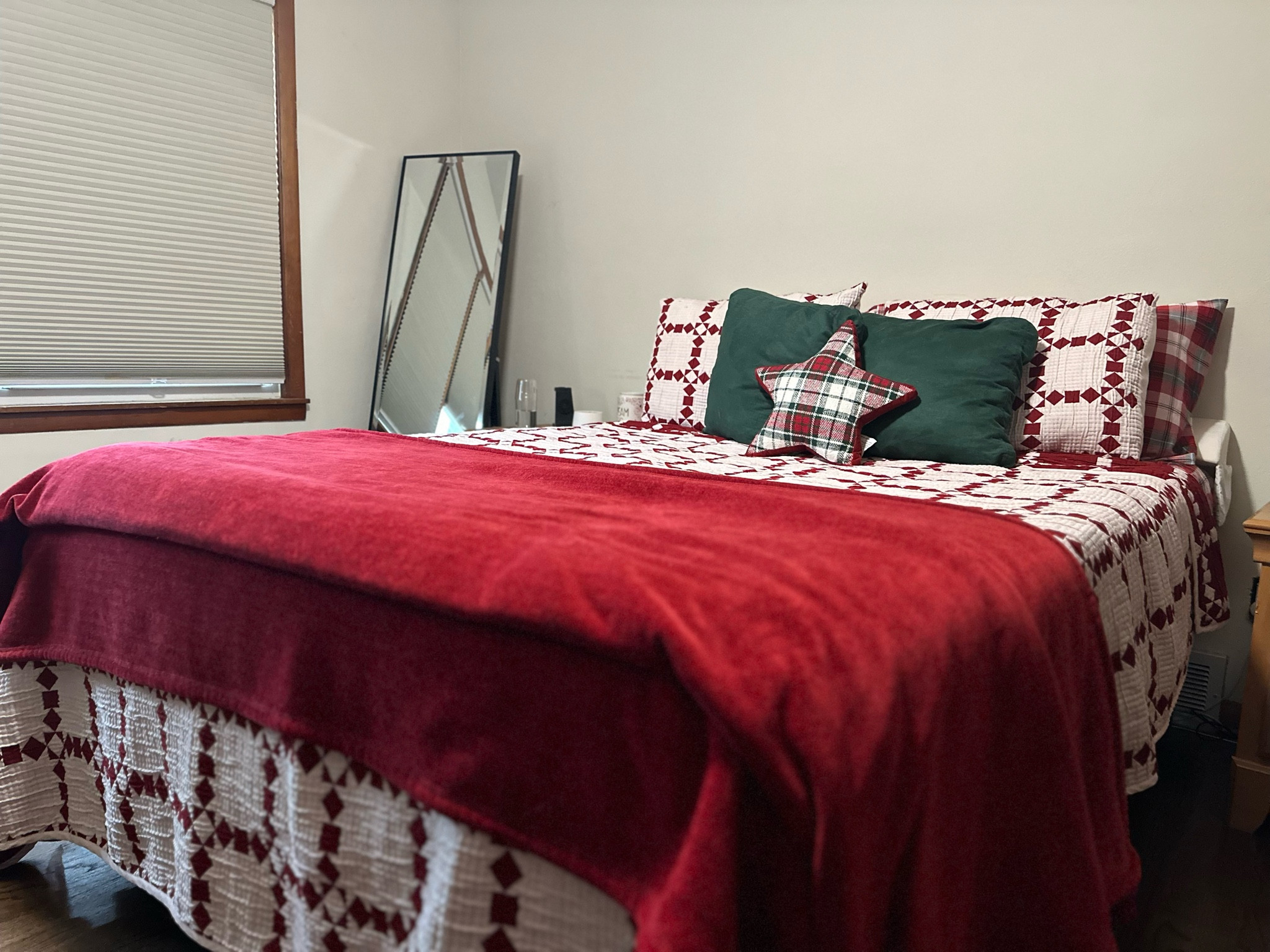 Cozy up to this holiday bedroom set 🎄😍

#LTKHoliday #LTKHome #LTKSeasonal