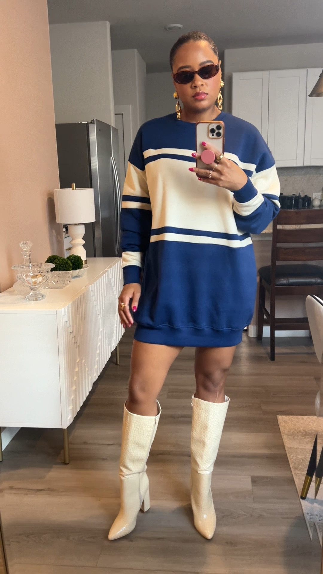 Oversized sweatshirt & boots is my fall wardrobe  

#LTKootd