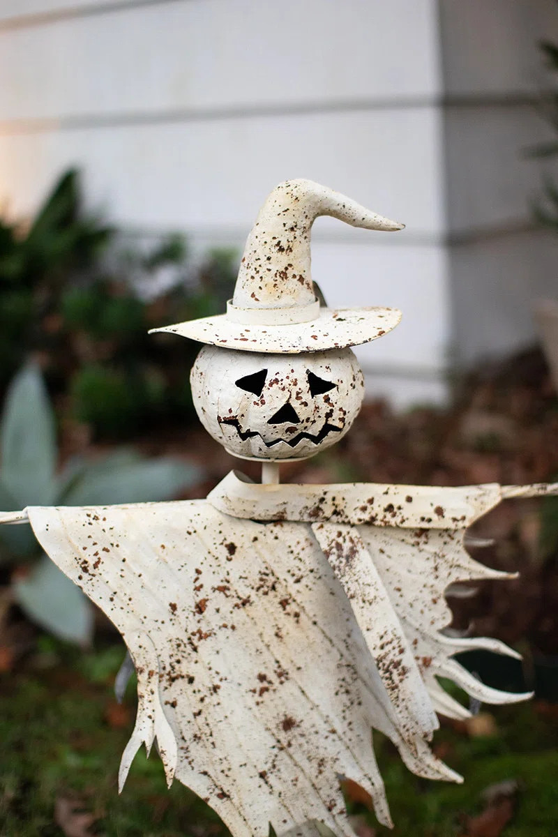 Sturdy Rustic Halloween Scarecrow Yard Stake – Distressed Metal | Wayfair North America