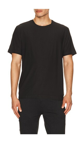 Vuori Strato Tech Tee in Black. - size L | Revolve Clothing (Global)