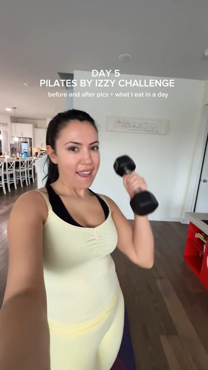 I know you see that definition 😏

#pilatesworkout #pilatesbeforeandafter #whatieatinaday #pilatesbyizzy #realbody