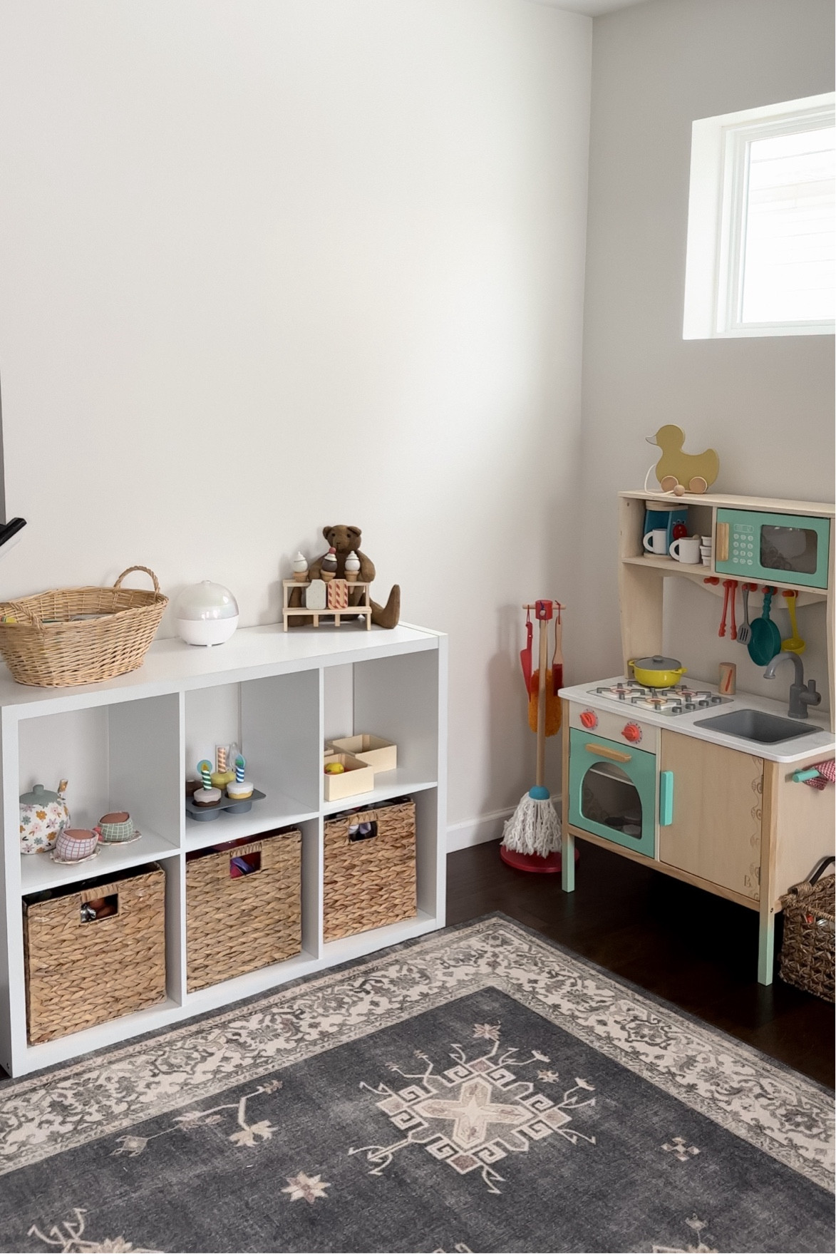 Kitchen toy rotation