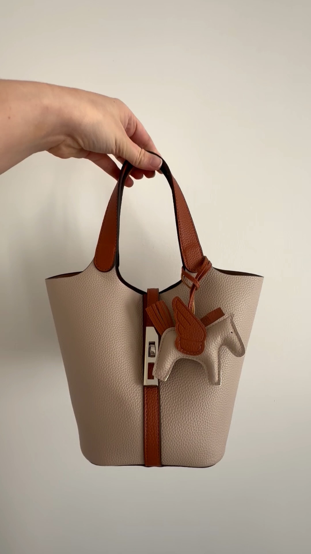 The cutest designer look for less bag is on major sale! It comes in a bunch of colors! 

Amazon sale, Amazon finds, Amazon bag

#LTKSeasonal #LTKTravel #LTKSaleAlert