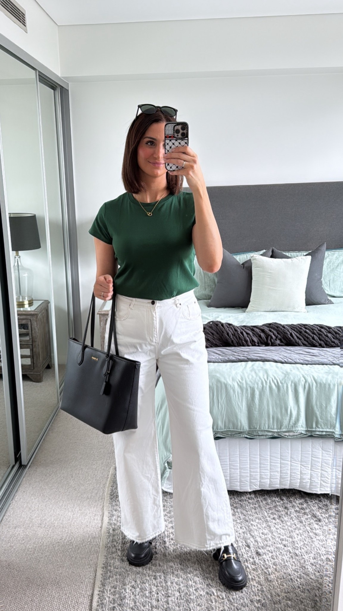Wearing size L in top and size 12 in jeans xx 

#LTKaustralia #LTKbag #LTKspring