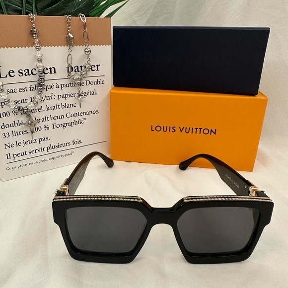 Louis Vuitton Black and Gold Sunglasses | Poshmark