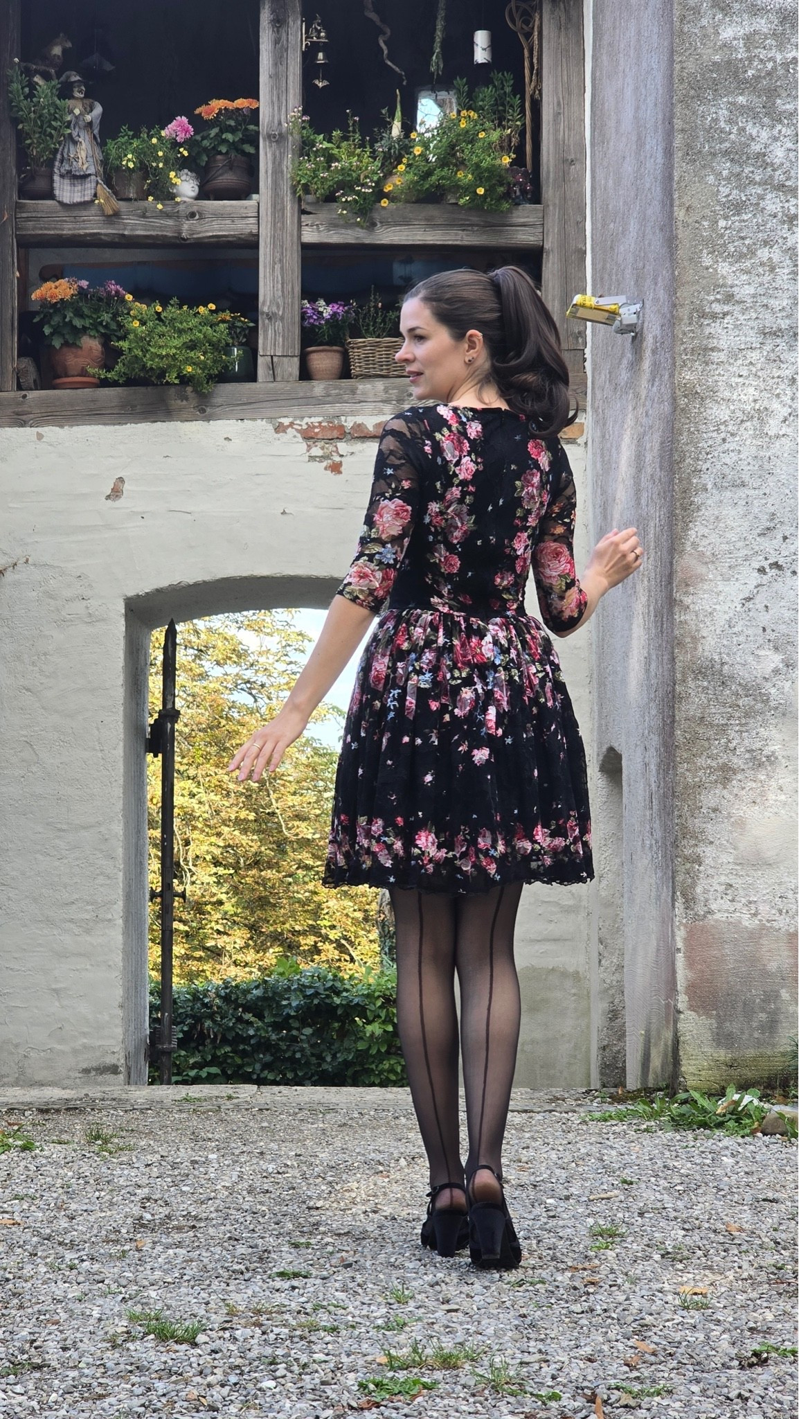 Dark Flower Dresses (and especially Roses) are simply perfect for Late Summer

#LTKdeutschland #LTKkleider #LTKstyletip