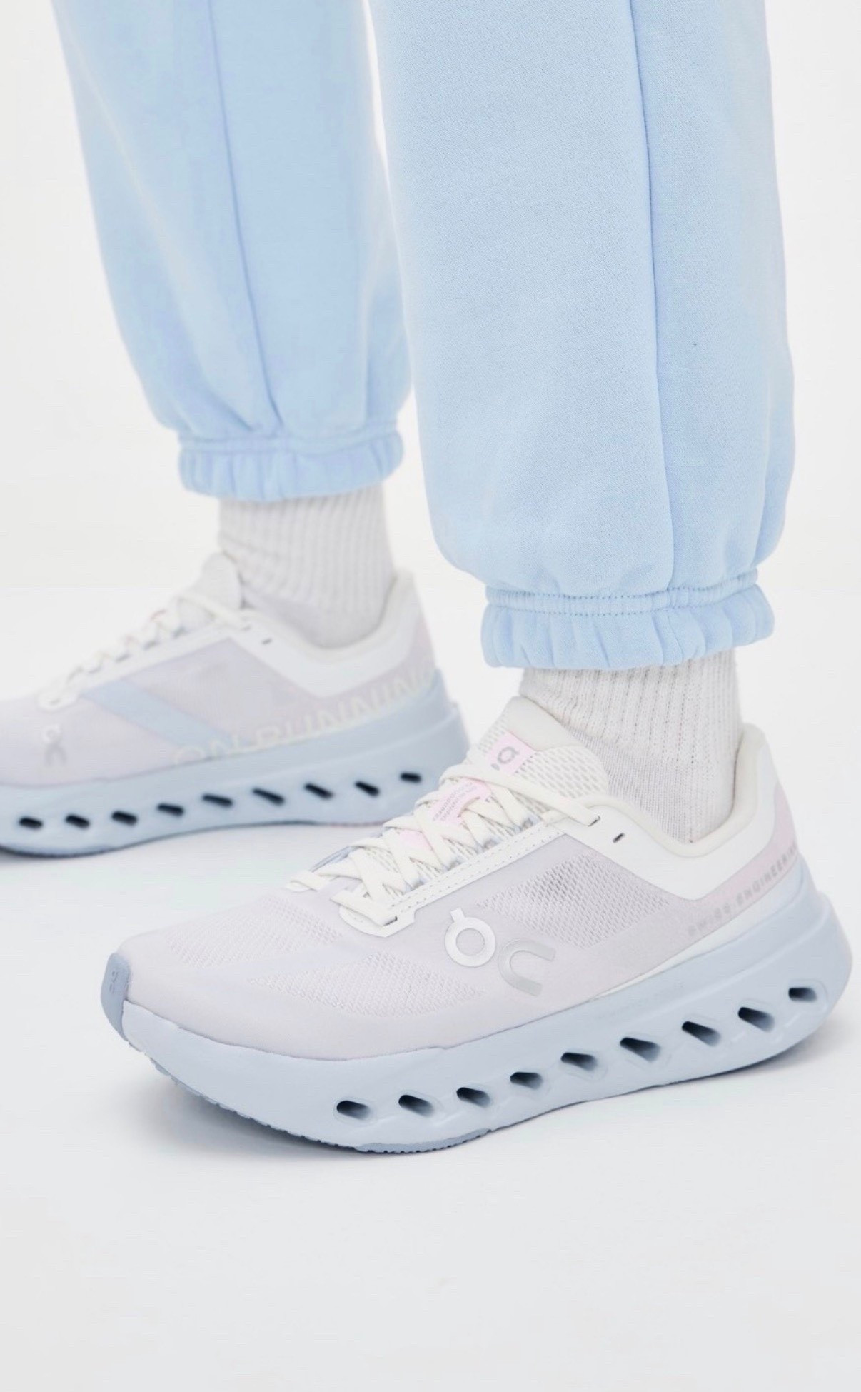 Sneakers 
New Balance sneakers 
On Running sneakers 

#LTKActive #LTKfitnessgoals