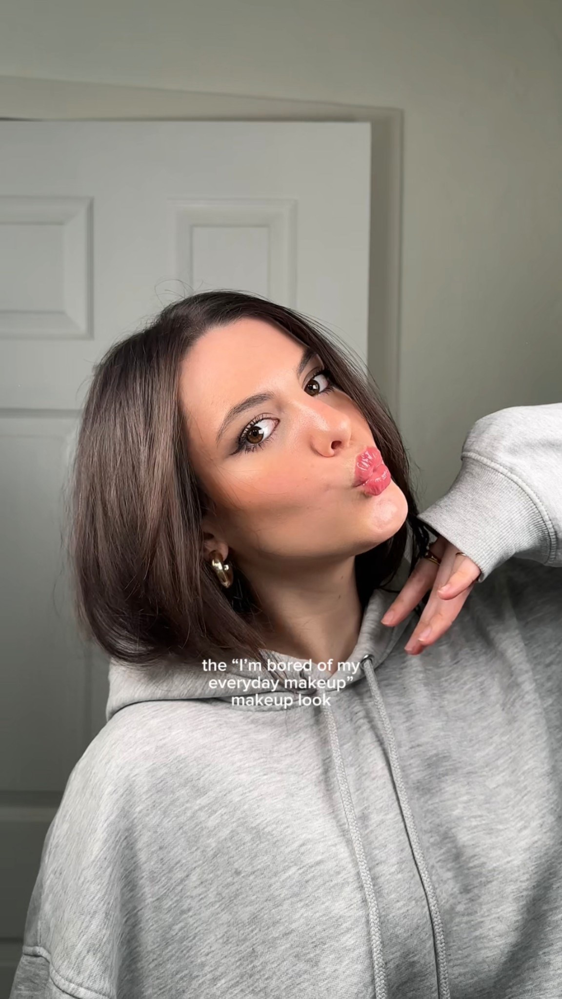 the “I’m bored of my everyday makeup” makeup look >>> @tirtir_global moisturizer and milk toner, @elfcosmetics hydro grip primer, @tartecosmetics concealer, @saiebeauty skin tint, @charlottetilbury lip liner, @diorbeauty contour stick, @merit eyebrow gel, @tartecosmetics palette, @lorealparis infallible grip gel, @KVDbeauty tattoo liquid waterproof eyeliner, @lorealparis mascara, @benefitcosmetics lip and check tint, @summerfridays lip balm