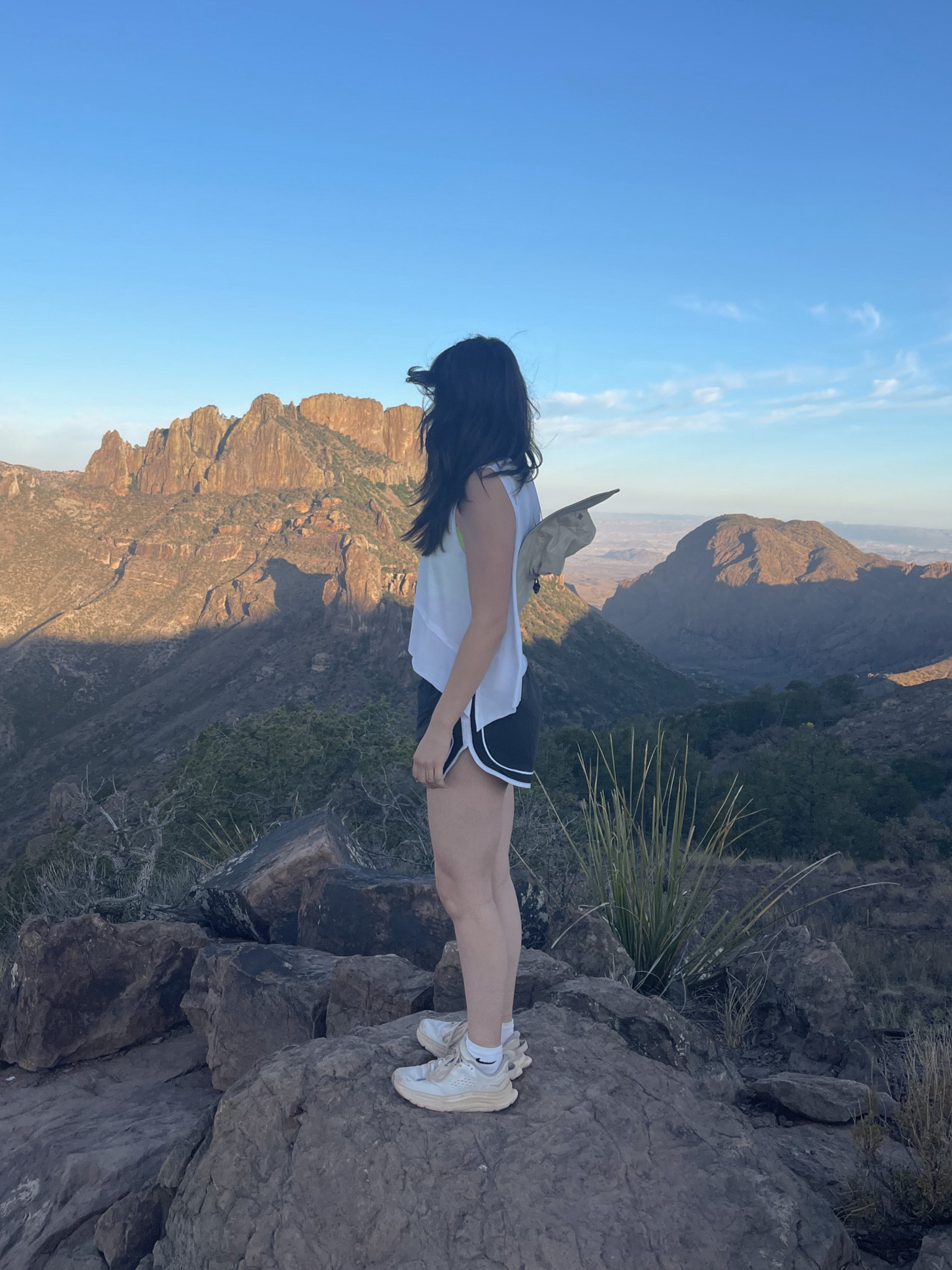 Sunrise hike 🤍

#freepeople #fpmovement #hikeoutfit #womenshikeoutfit #hoka #hokashoes #fpmovementxhoka 
