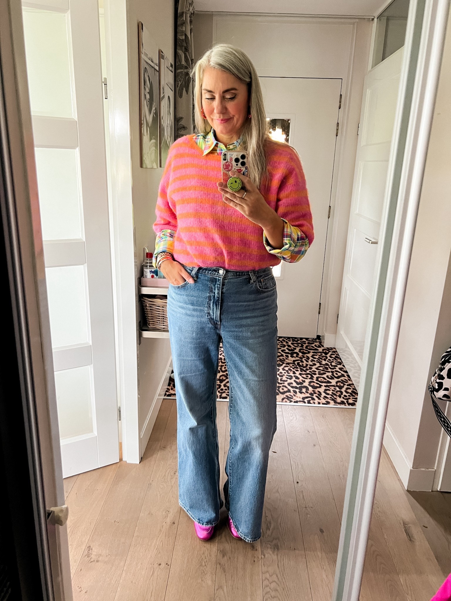 OOTD - Zaterdag. Levi’s flare jeans (32/34 valt lang), geel geruit Ralph Lauren overhemd (men’s M), roze met oranje gestreepte trui van American Vintage (L) en roze metallic loafers met hakje (Emilio Sarto). 



#LTKeurope #LTKnederlands #LTKstyletip