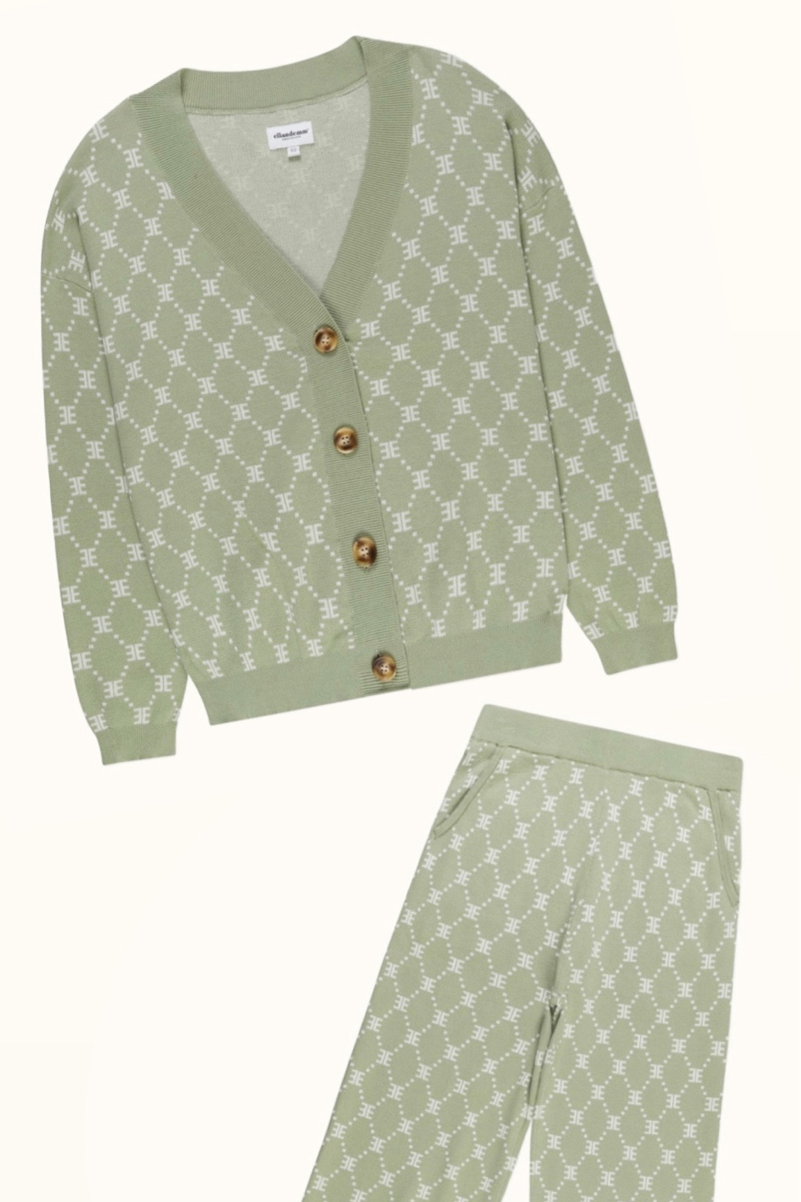 New matching set from Ell and Emm 💚

#LTKSeasonal #LTKOver40 #LTKFindsUnder100