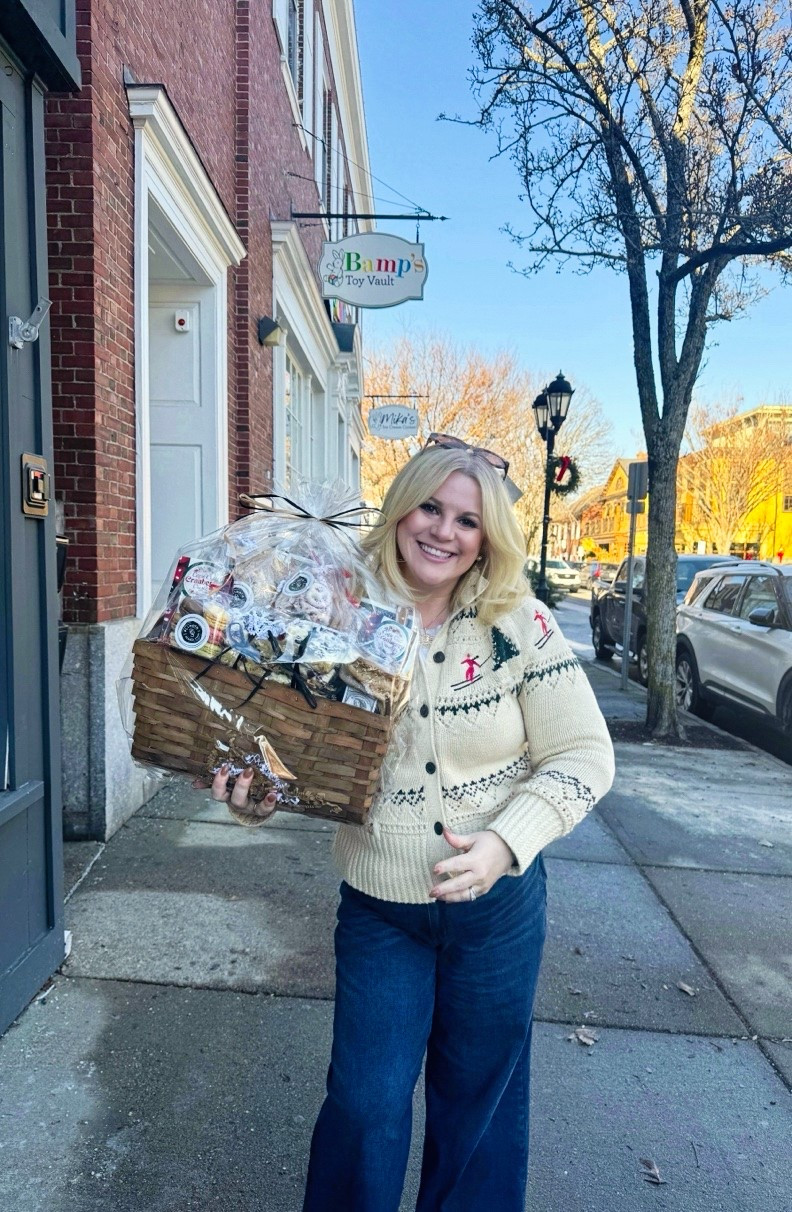 Feeling like Santa Clause as I spend the day delivering gift baskets!
This sweater is the perfect thing to wear today! I've gotten so many compliments. It comes in non Christmas designs too!

Sweater, jeans, gift baskets, sneakerss

#LTKHoliday #LTKdayinmylife #LTKSeasonal
