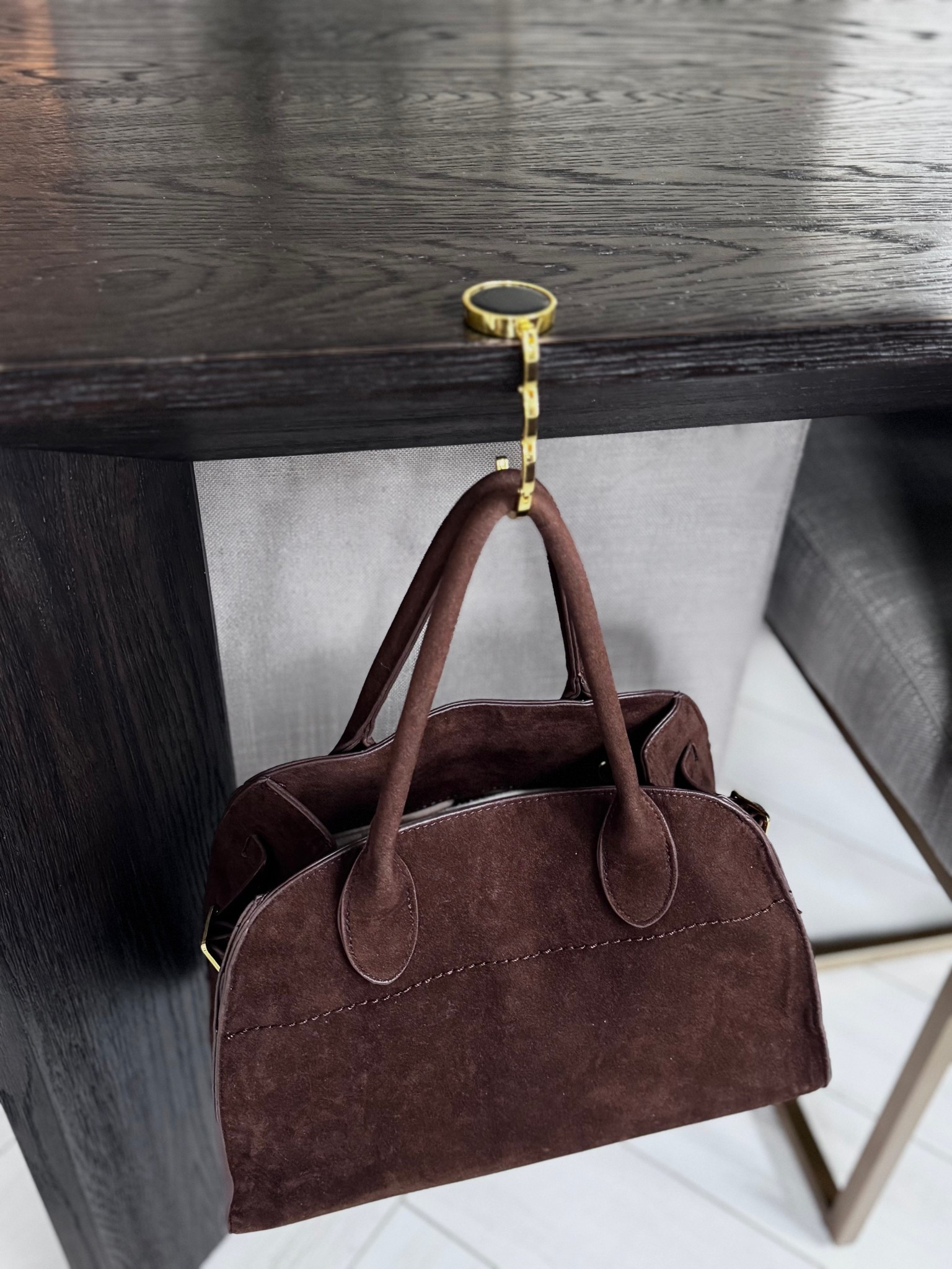 If you’re like me and always looking for a place to hang your handbag at dinner because the lap, the chair, and the floor are not it you need this! It also works perfectly on your office desk.

Also great gift idea! 

Amazon finds | handbag | look for less | Rita Salmo 

#LTKGiftGuide #LTKHoliday #LTKOver40