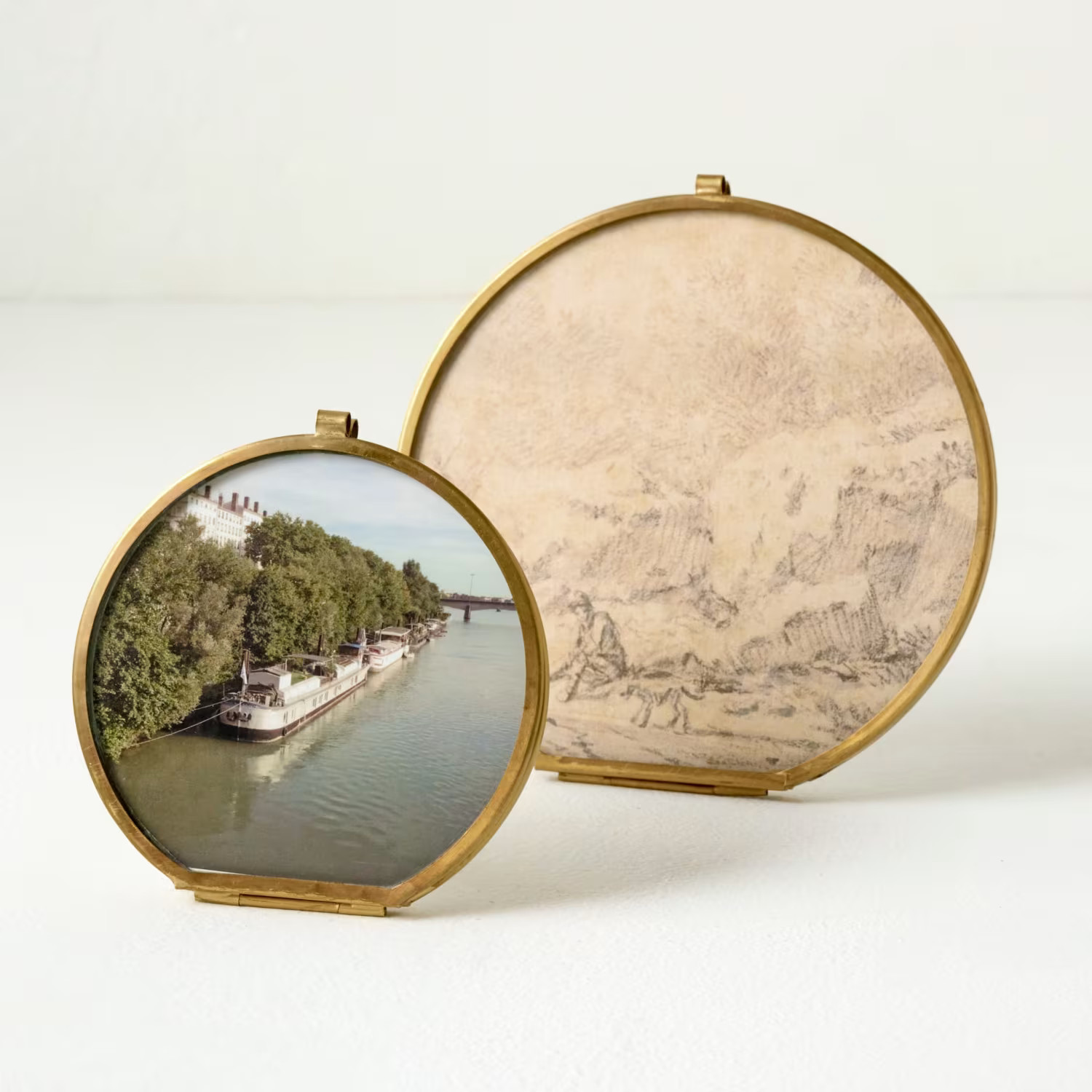 Stella Round Brass Frame | Magnolia