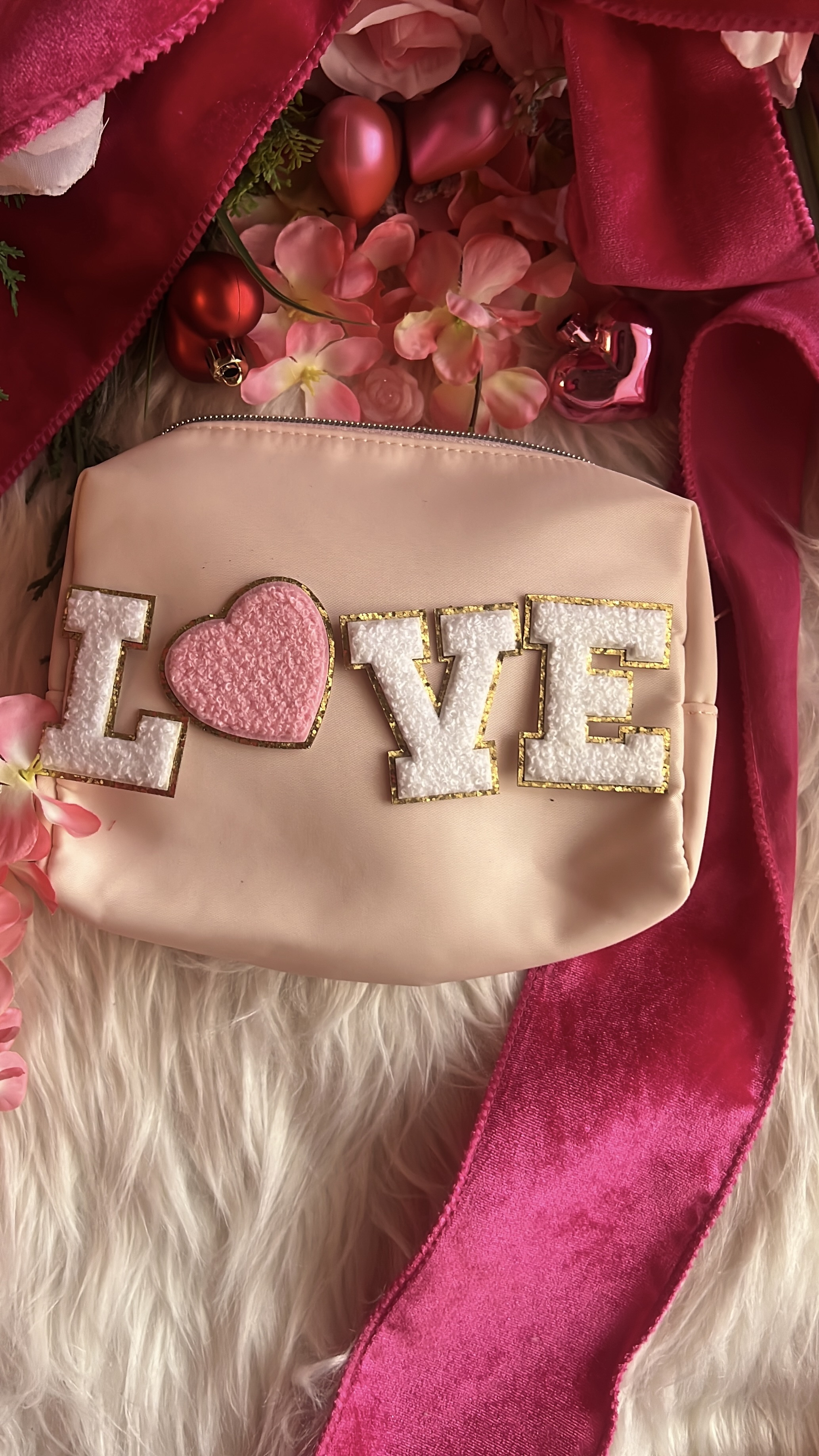 Love is in the Air! 

#travelbag #stoneyclover #stoneycloverlane #valentine 

#LTKGiftGuide #LTKTravel #LTKItBag