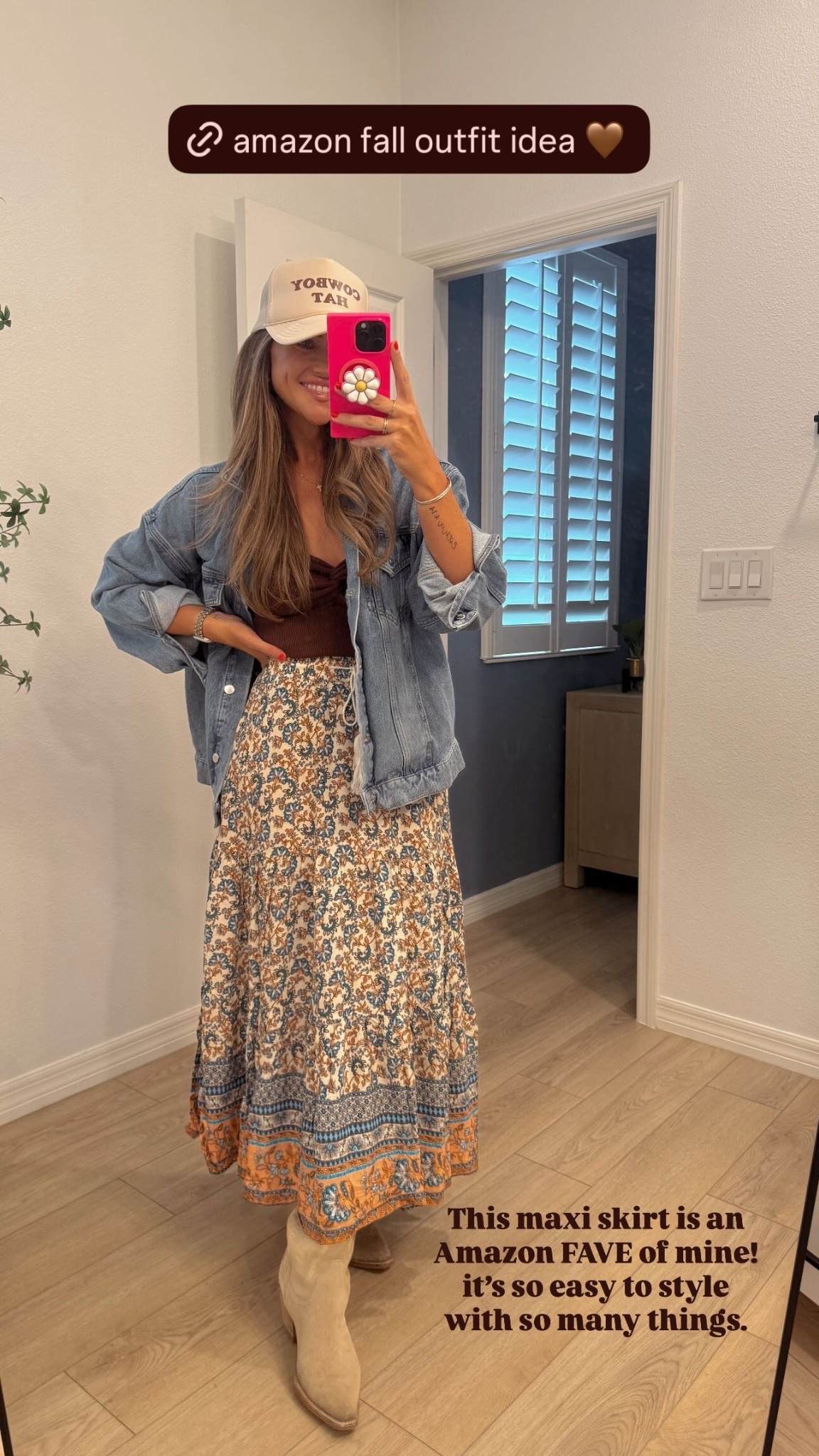 This maxi skirt is an Amazon FAVE of mine! it’s so easy to style with so many things. Size XS. Perfect fall outfit. Concert outfit. Fall festival 