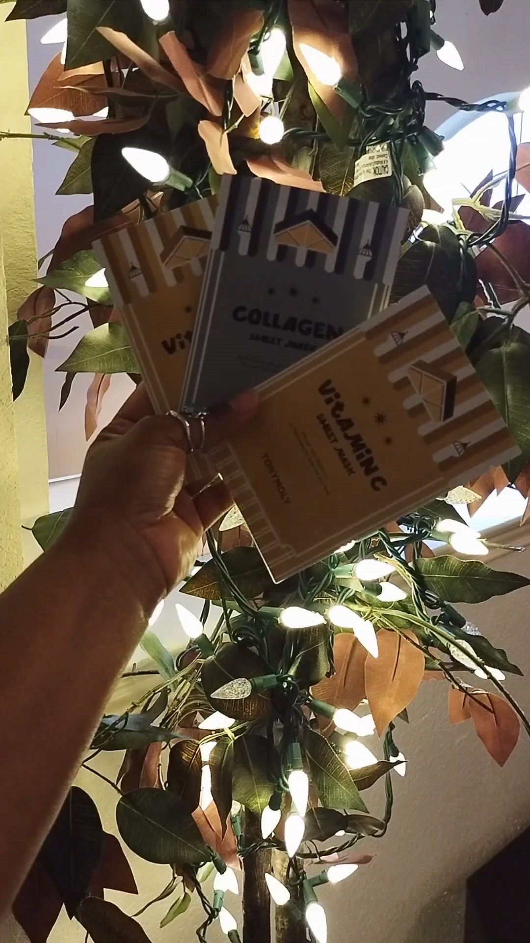 🎄AFFORDABLE SKINCARE GIFT IDEA✨Ok, I haven't used sheet masks in years and TONYMOLY gifted me a few holiday goodies.🎀 This mini 6pc. sheet mask set is not only a great stocking stuffer idea but it's excellent for a gift.🎁Literally affordable luxury because these K Beauty face masks leave the skin feeling soft and smooth and the wallet full.👏🏾 It's under $10!☺️

#LTKHoliday #LTKBeauty #LTKselfcare