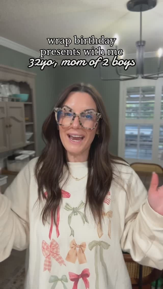 Gift giving is my FAVORITE 🥰🥰🥰

#momsoftiktok #momsofig #momsofinstagram #momsofinsta #sahm #sahmsoftiktok #momvlog #momofboys #momcontent #gifts #giftideas #giftgiving #aunt #auntie #auntlifeisthebestlife #auntlife