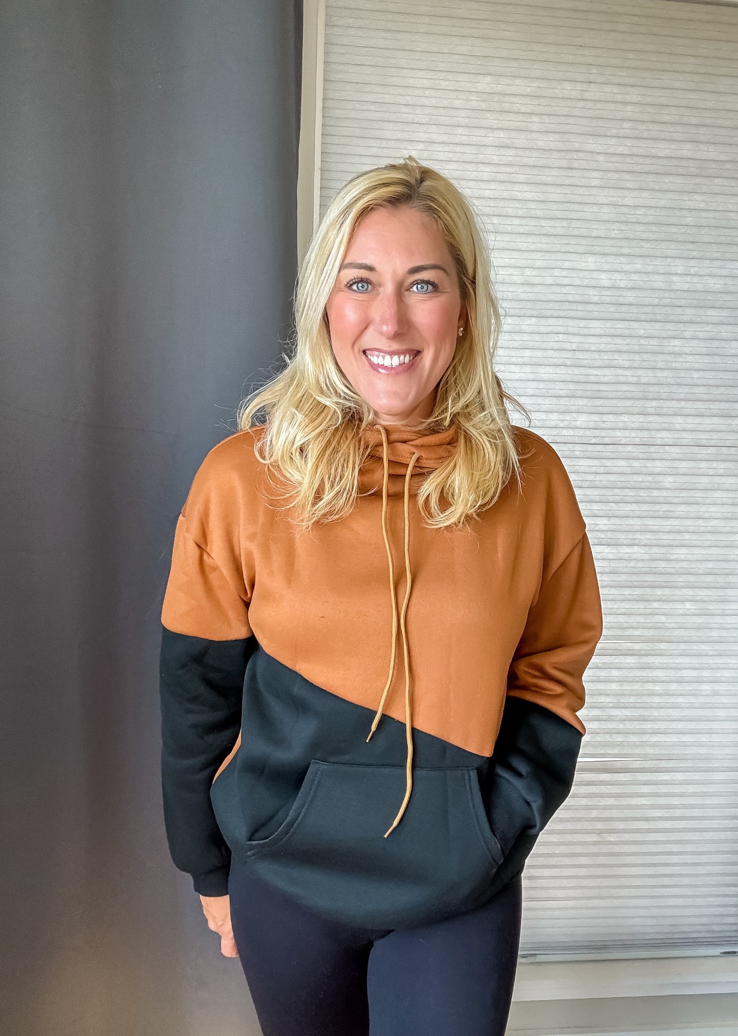 Obsessed with this brown + black combo 🖤🤎 Cozy enough for the couch, cute enough for errands 😉