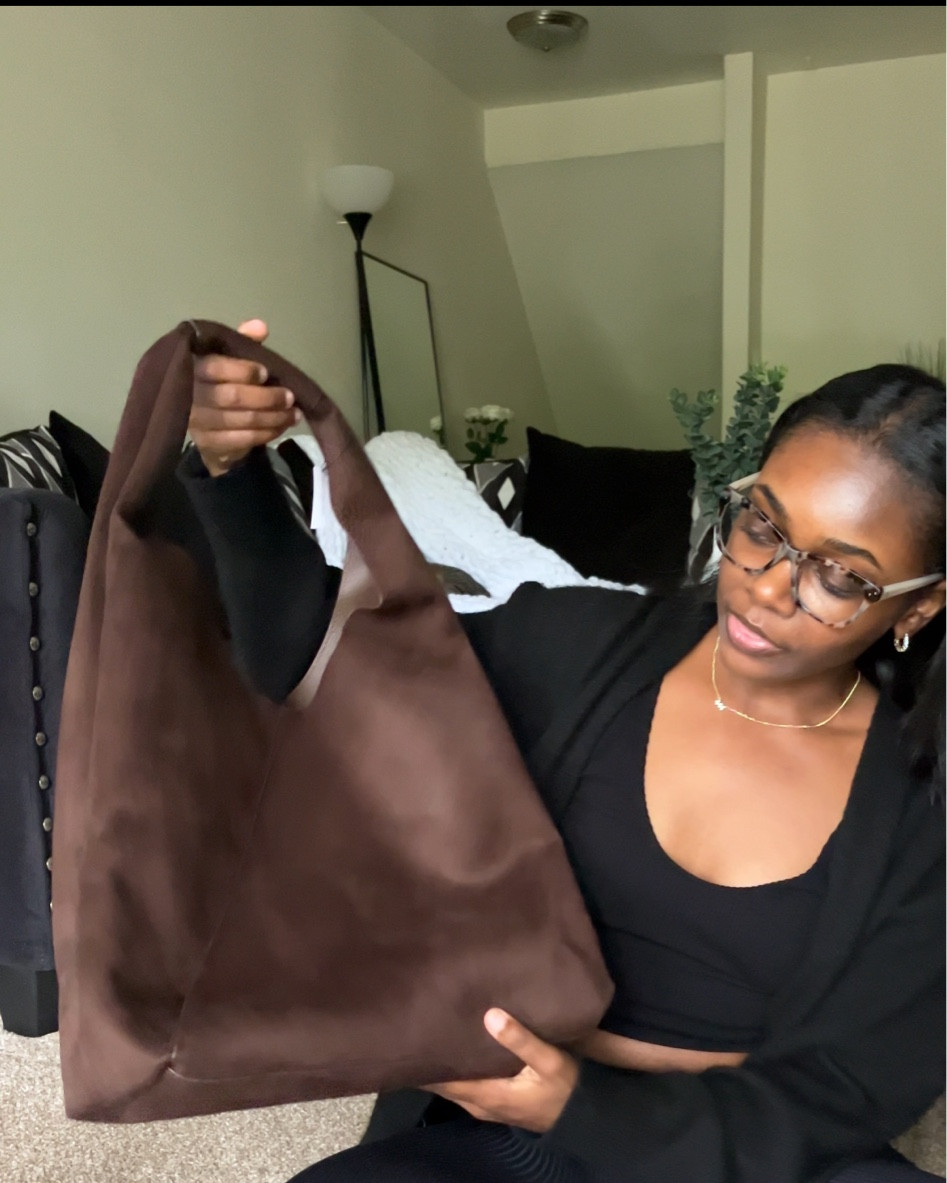 Banana Republic chocolate brown suede bag 🤎 perfect for the fall season🍂

The chocolate brown is sold out right now but it comes back in stock quite often so keep an eye out through this link :)

#LTKFindsUnder100 #LTKStyleTip #LTKFindsUnder50