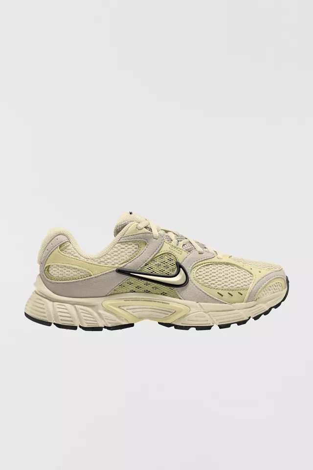 Nike Women's V5 RNR Sneakers | Urban Outfitters (US and RoW)