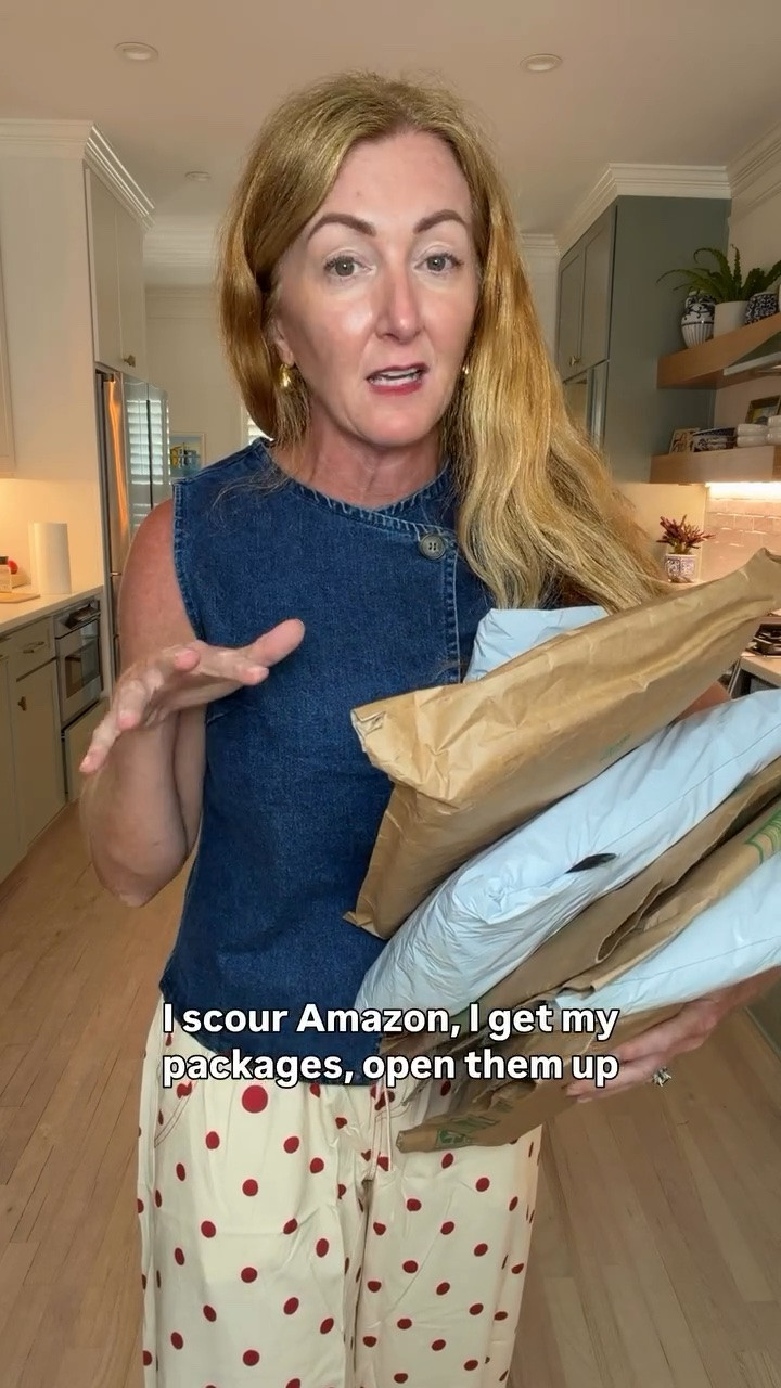Another Amazon unboxing… with a special guest appearance. 😂

Halfway through filming, my husband wandered into the kitchen, opened the fridge, grabbed a snack, and carried on like there wasn’t a camera rolling. Meanwhile, my friend was behind the camera trying not to laugh. 😆

Real life always wins around here.

As always, you’ll get my honest thoughts on everything I ordered.

All links are commissionable.

https://urlgeni.us/amzn/2HzOjs

#LTKdayinmylife #LTKOver40 #LTKSeasonal