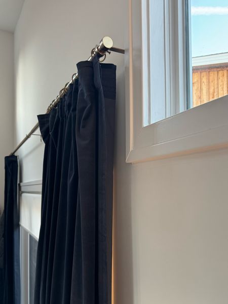 Blue velvet curtains with a gold rod 

Blue velvet curtains are from ikea (Sanela)

#LTKhome
