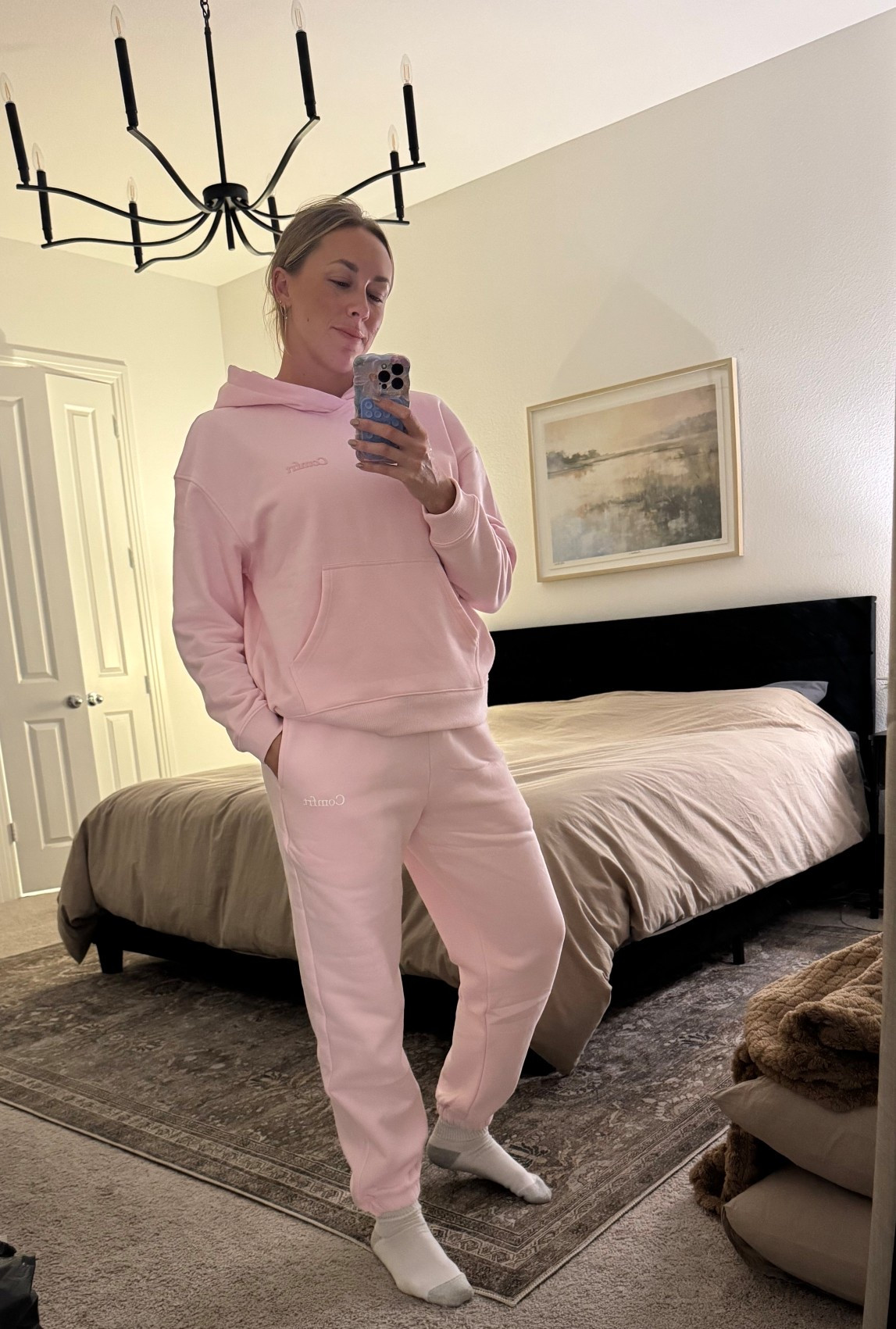 Size medium but could have gone with small! This brand is so comfortable 😍