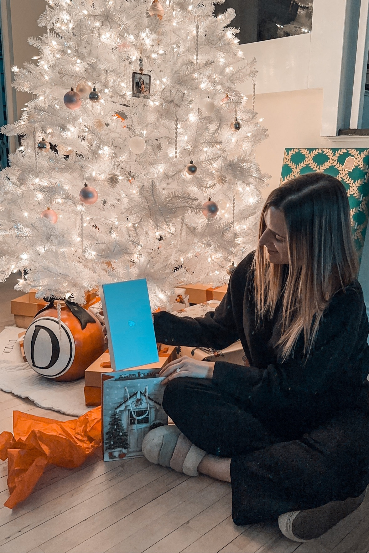 ✨Day 3 of 10 days of giveaways! 
-
Tonight we teamed up with one of our favorite home partners, @pura, and are giving away a bundle of a diffuser and two scents! 
-
How to enter below:
1. Follow us, @livelycraze 
2. Follow @pura 
3. Tag a friend or 2
BONUS: Tell us do you prefer a woody scent or fresh scent?
That’s it ! 
-
Giveaway ends December 6th at 11:59 PM eat. *limited stock may be available. Good luck ✨This giveaway is in no way associated with Instagram. 
-


#LTKGiftGuide #LTKHoliday #LTKhome