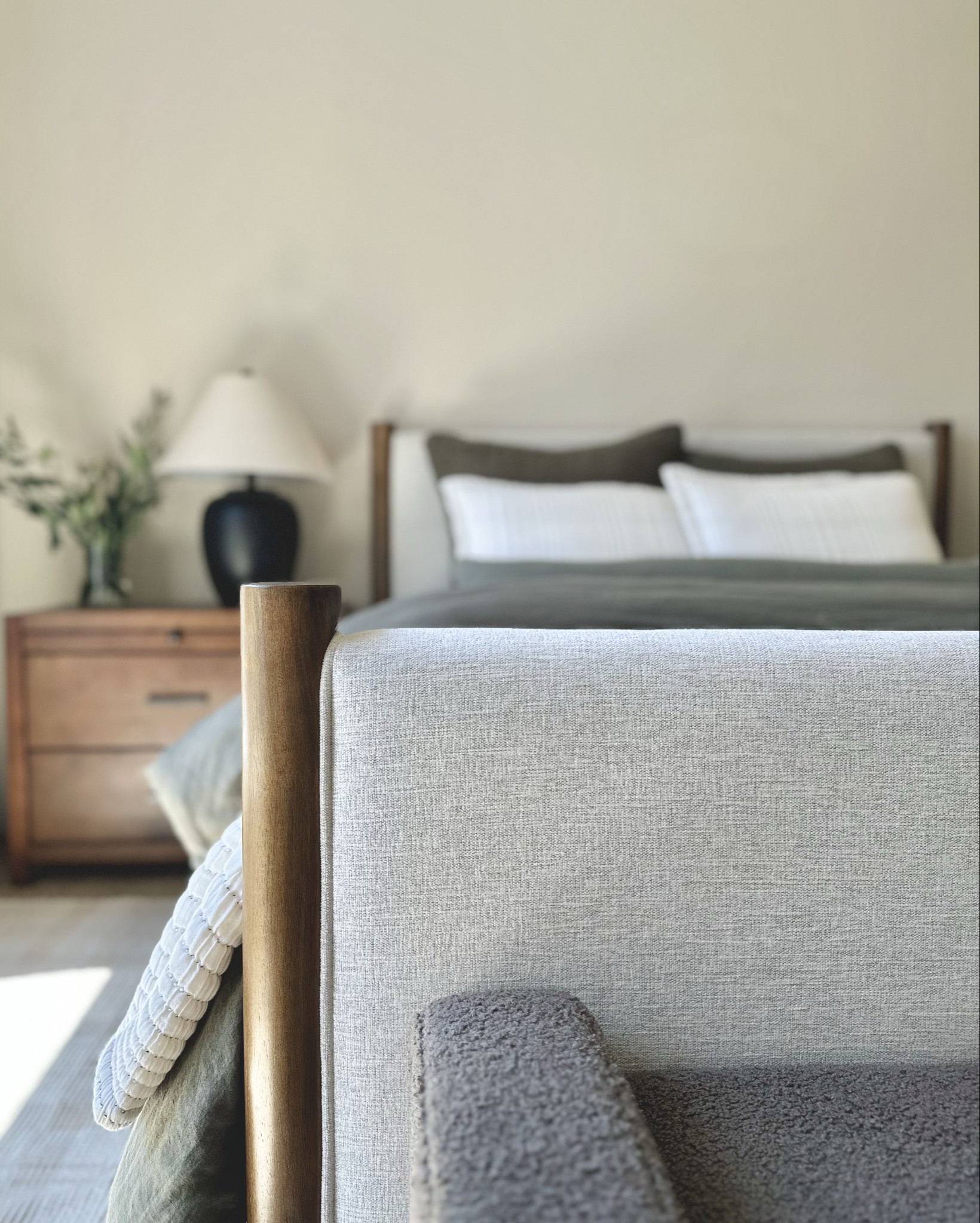 We still love our bed and rave about it! Great price, upholstered with wood posts and comes in other fabrics and wood tones! They now have it in other styles — No footboard or a smaller footboard. Check them out!

* This is the upholstered option not boucle, it’s hard to tell from the online photos *

Queen beds, best beds, designer look for less, pottery barn dupes, bedding, bedroom design, bedroom ideas, cozy bedroom

#LTKSaleAlert #LTKHome