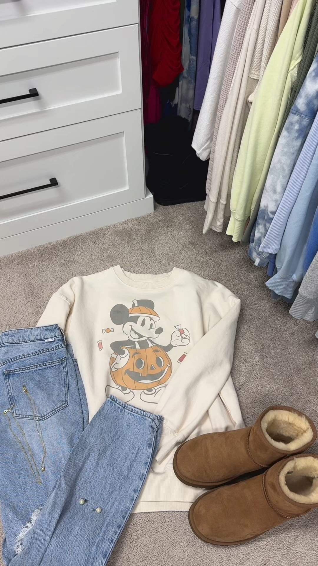 Crisp air, cozy layers 🍁✨ Crewneck, mom jeans, and UGGs 🧦 the simplest pieces always feel the most timeless in fall ☕️🍂 #CozySeason #FallOOTD #UGGStyle #AutumnAesthetic

#LTKSaleAlert #LTKFallSale #LTKU