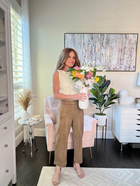 Get this draped front bodysuit which is available in different colors. Pairs well with these faux suede cropped pants!

#casualstyle #petitefashion #outfitinspo #springoutfit #midlifestyle

#LTKstyletip #LTKU #LTKFind