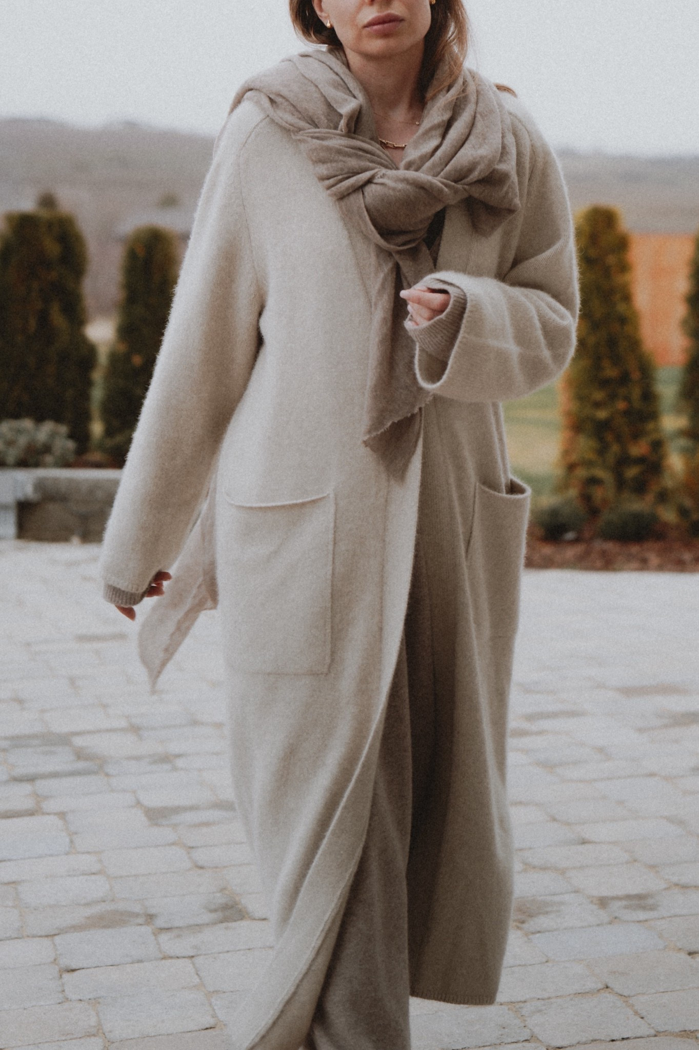 Valentine’s Day outfit idea: at home, romantic dinner, a stroll and then home theatre 📽️: cashmere maxi dress, duster cardigan @louloudesaison & a blanket wrap. Pair with UGGs  for extra softness. Bold accessories. 

#LTKmomlife #LTKValentine