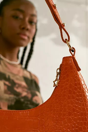 UO Birdie Curved Shoulder Bag | Urban Outfitters (EU)