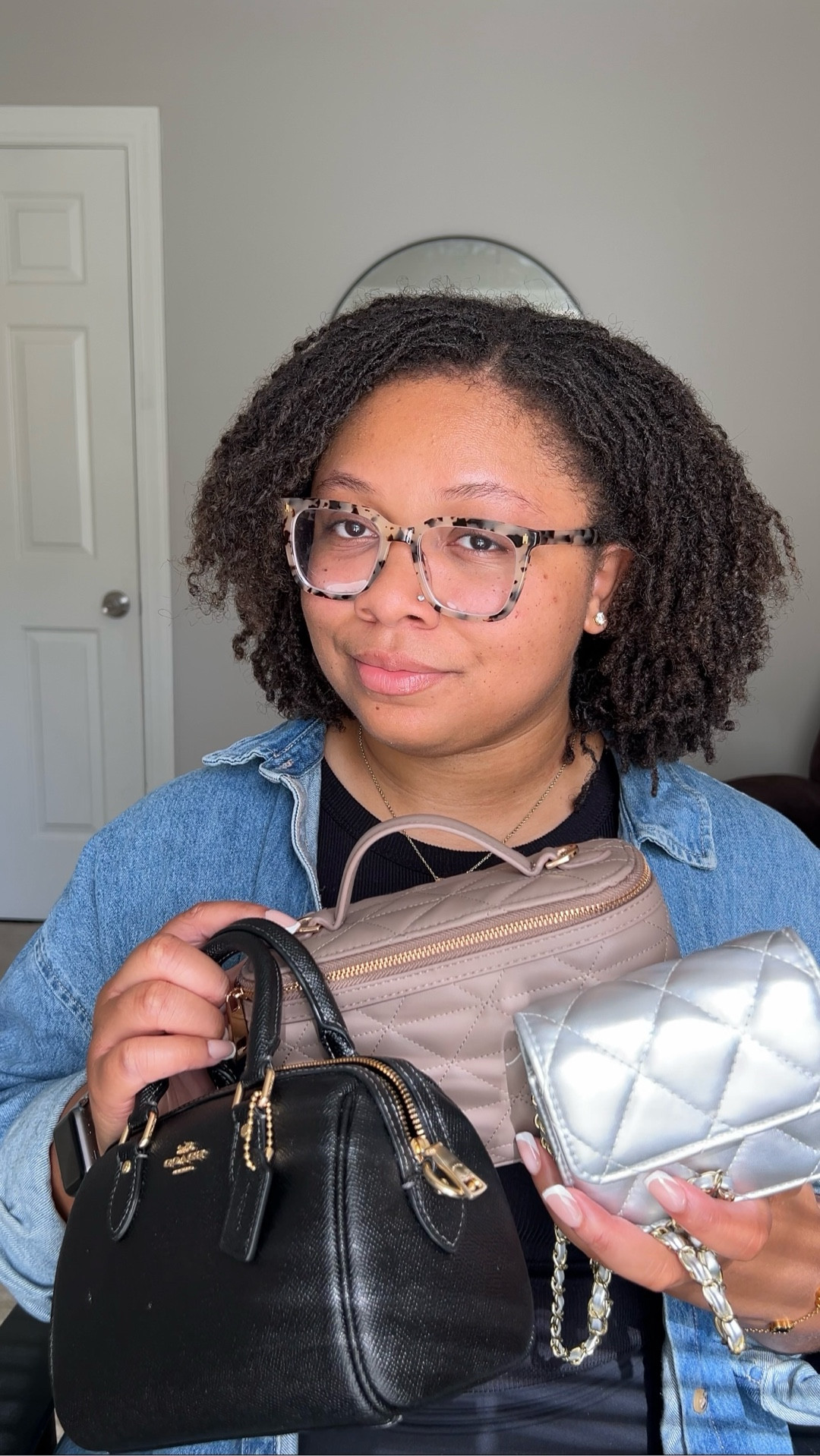 A small purse is my go to ✨👛🤍  