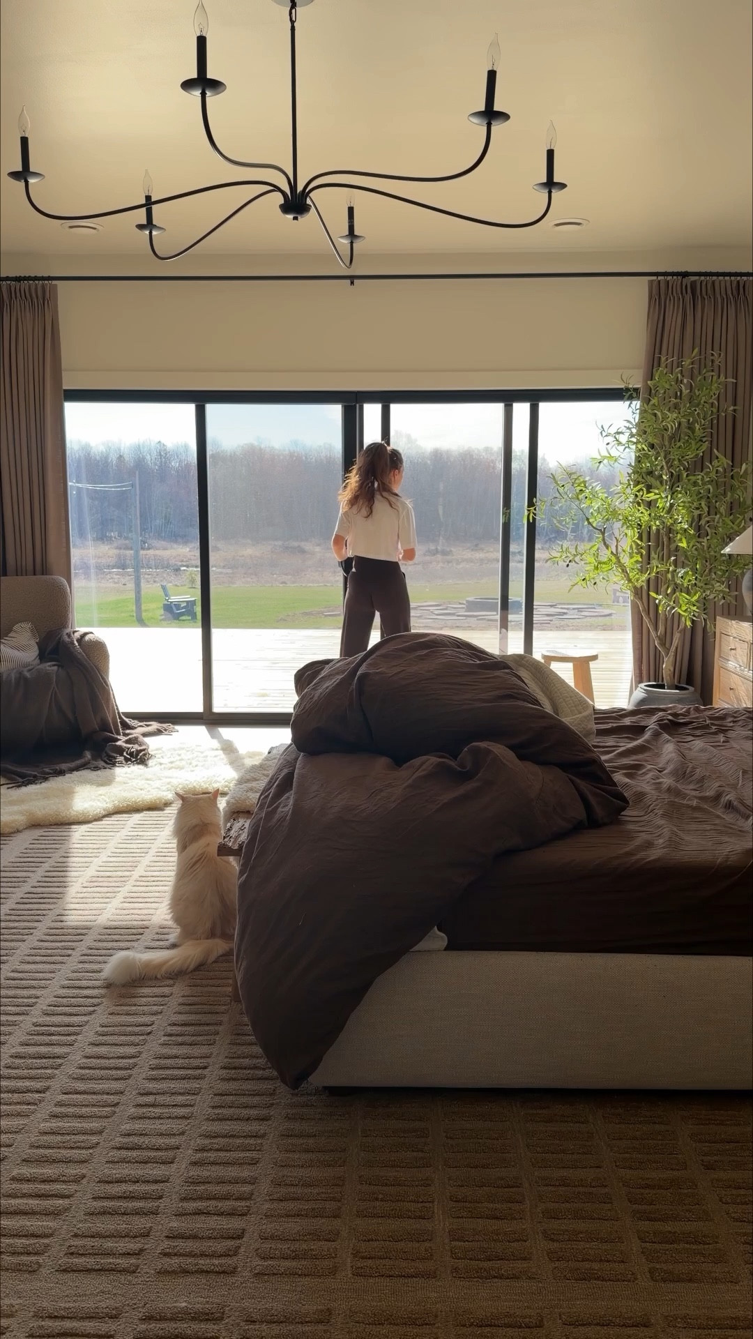 whole new person ☀️🤍

gave this room a quick reset and honestly… it just hits different when the light pours in like this. cozy, clean, and ready for the week ahead.

also had to share these AE wide leg leggings… the fit is so flattering, super soft, and they have pockets (which we all know just makes them better). perfect for days like this when you still want to feel put together but comfortable.

#LTKsale #LTKstyletip #LTKhome