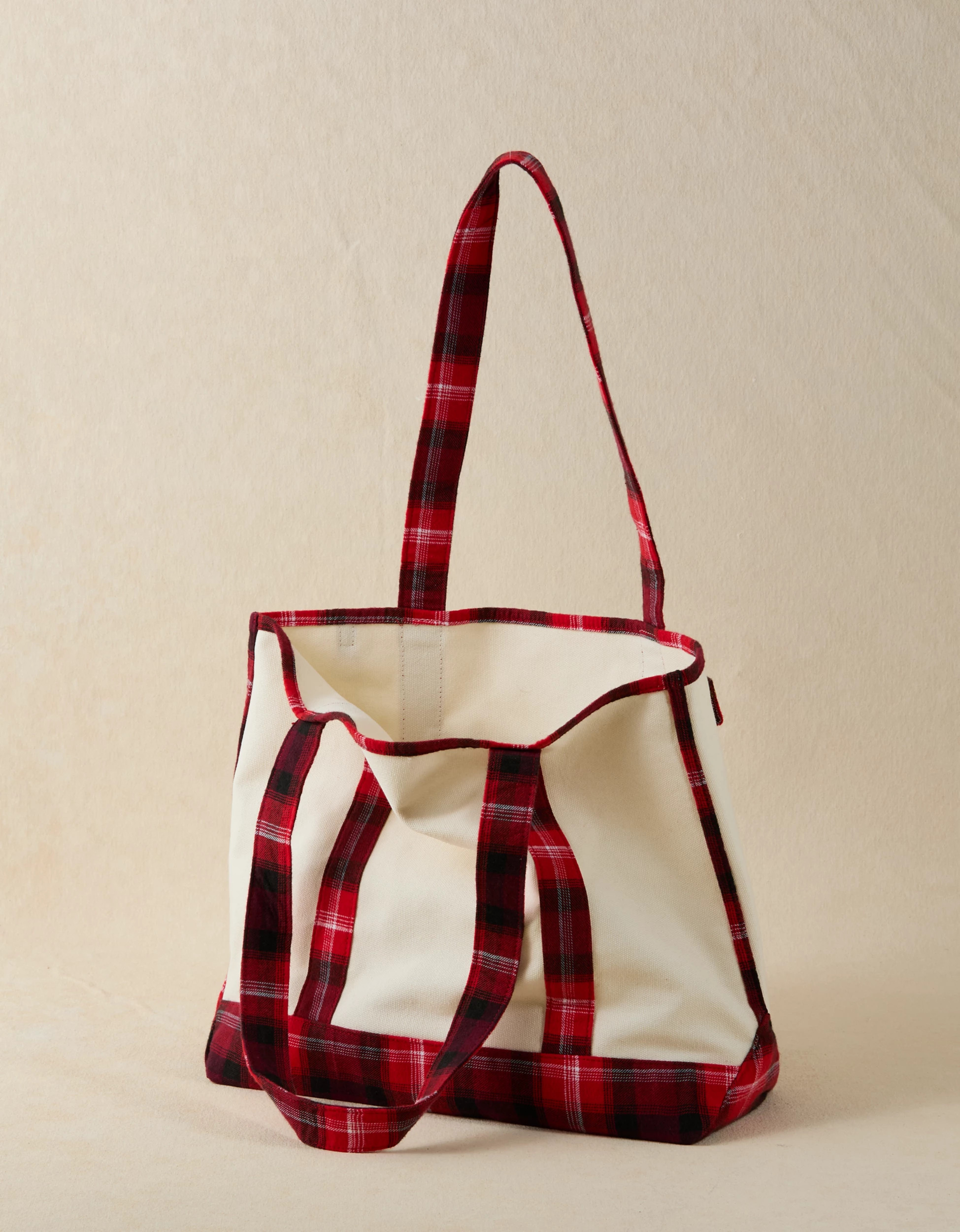 AE Off-Duty Grinch Tote Bag | American Eagle Outfitters (US & CA)