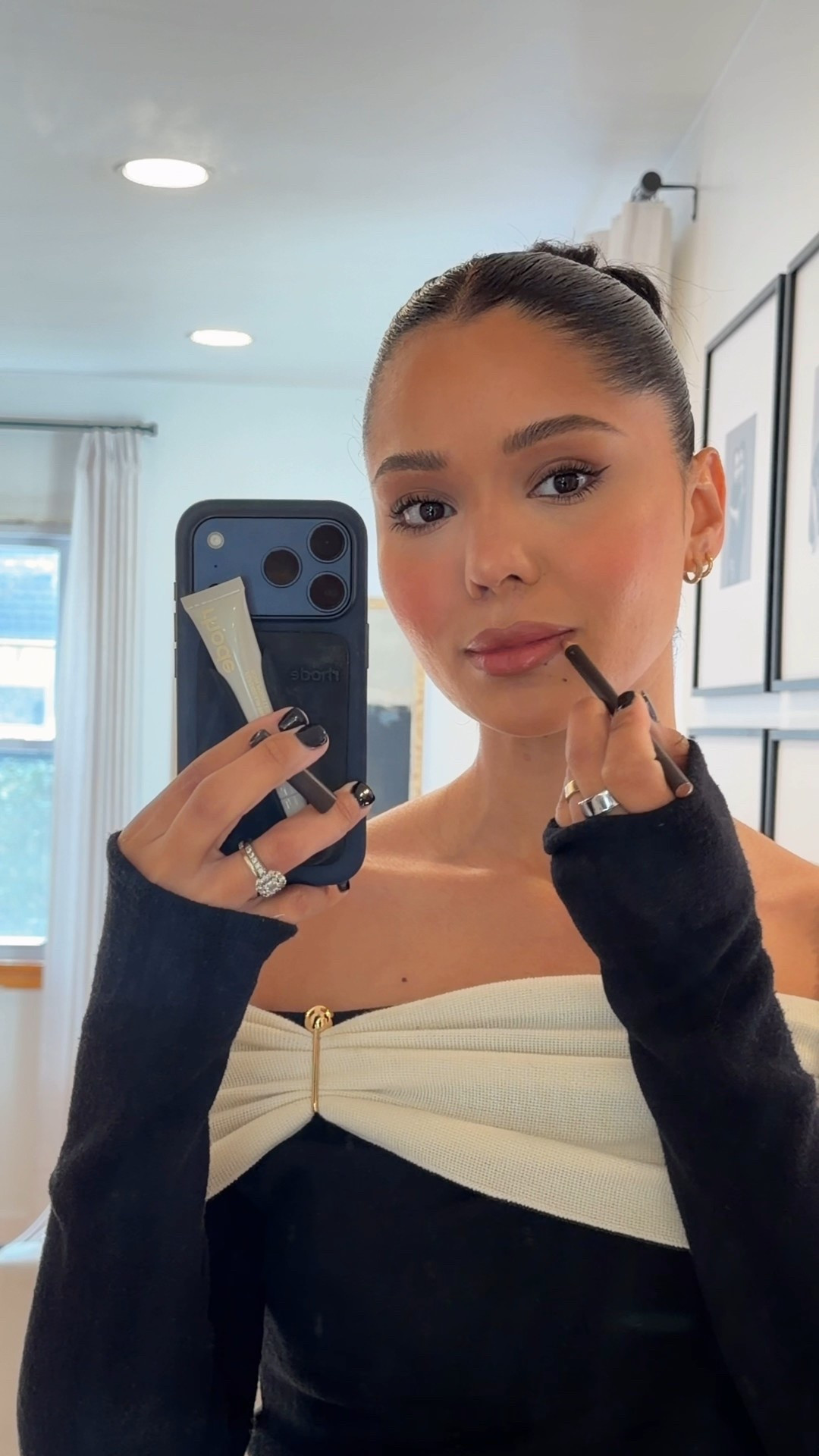 The only lip combo I’ve been wearing lately! 
Mph lip liner: skinny dip 
Dior rouge on stage lipstick: 120 