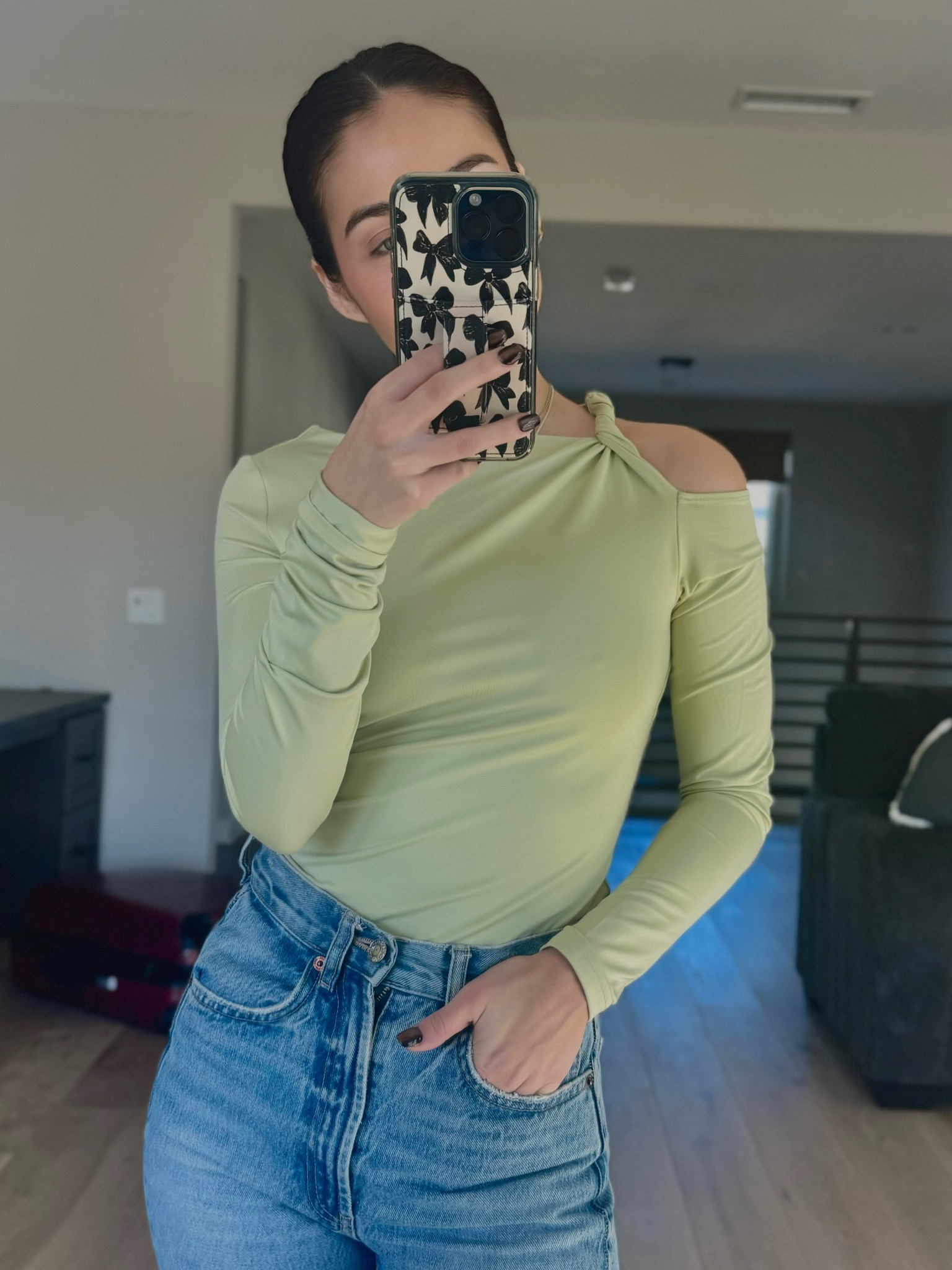 Long sleeve top
Long sleeve basic 
Winter outfit 
Jeans 

#LTKSeasonal #LTKStyleTip #LTKFindsUnder50