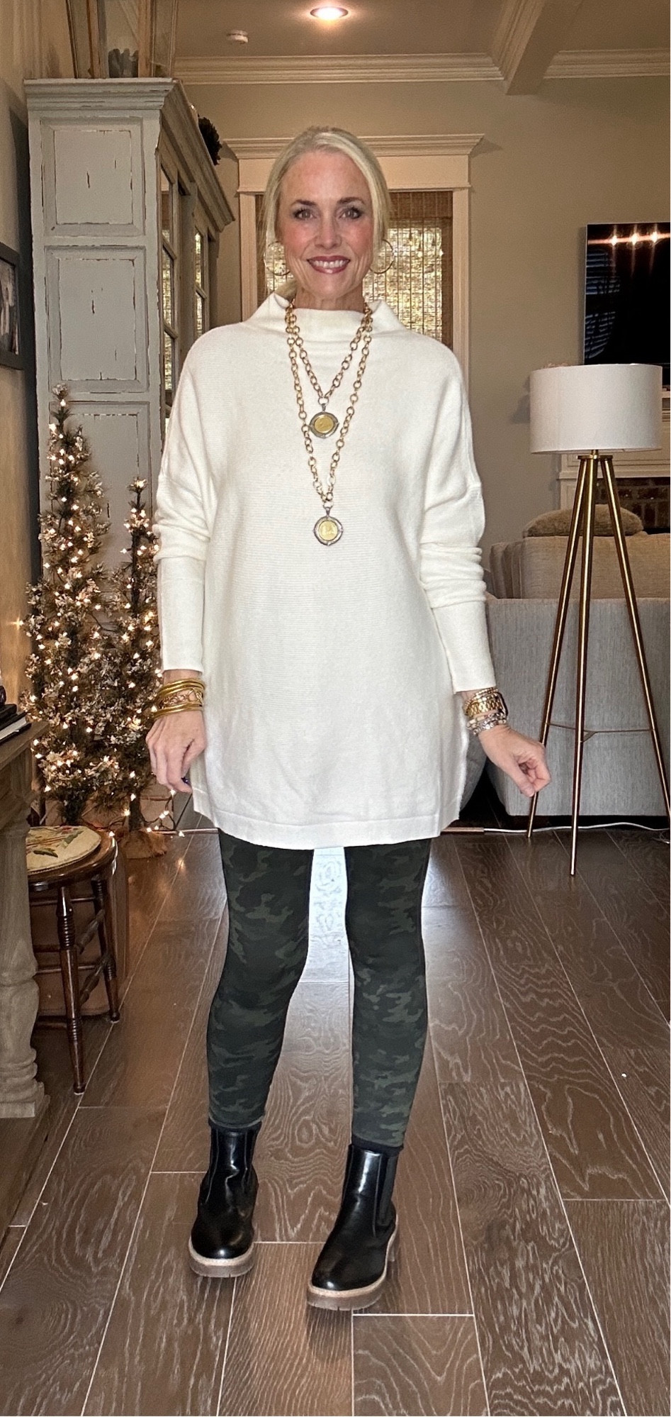 Christmas Outfit

#LTKstyletip #LTKover40 #LTKmidsize