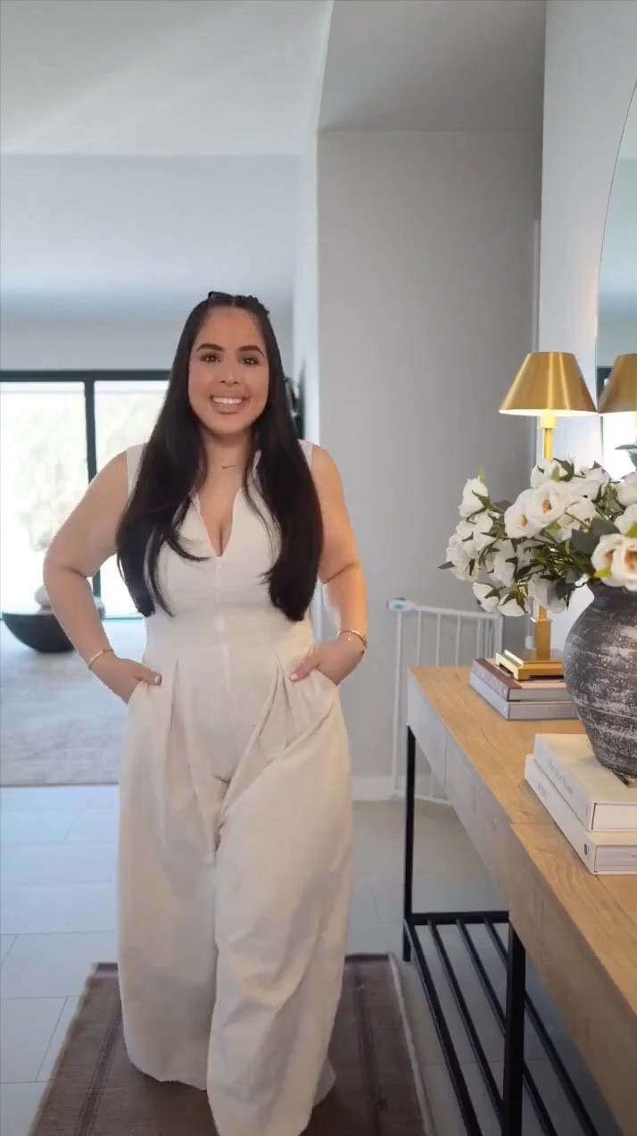 The jumpsuit everyone needs! 



#LTKMidsize #LTKSeasonal #LTKootd