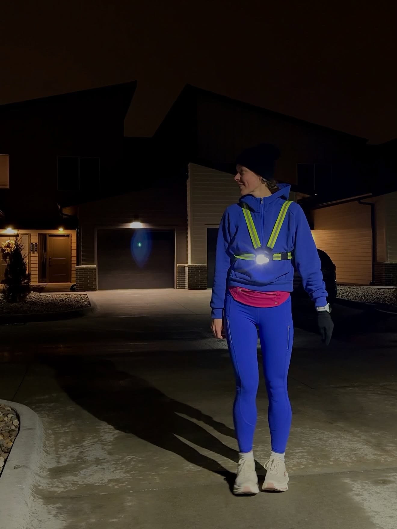 Week 3 of 10K training.
Speed work in the dark, 400m repeats, full focus.

Training for leprechaunchase10k with runna .
Tracking every run with garmin .

2 weeks free on Runna with code OLYA.

Still building.
One run at a time.

#10ktraining #speedwork #raceprep #nightmiles #womensrunning