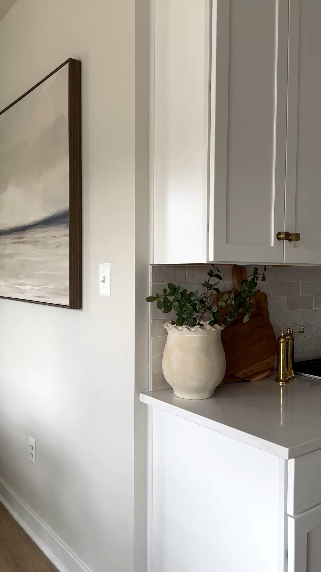 Warm and layered kitchen counter styling
#kitchen #counterstylint #kitchendecor #hardware 

#LTKHome