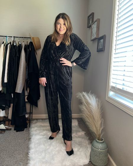 Velvet holiday jumpsuit from Target size large
Perfect for a Christmas party
 

#LTKHoliday #LTKcurves #LTKSeasonal
