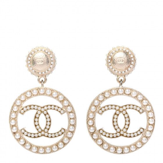 CHANEL

Pearl CC Drop Earrings Light Gold | Fashionphile
