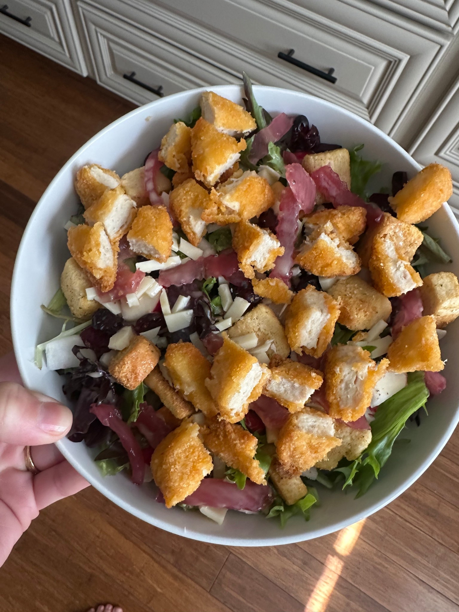 I’ve been eating this salad every day for a week and I’m not sure why it has a choke hold on me.

Mixed greens
Pickled onions
Dried cranberries
Croutons
Parmesan cheese
Chicken nuggets 😂 (I’m a little kid at heart)
Champagne vinaigrette 

#salad #lunch #chickennuggetaddict 


#LTKHome #LTKselfcare #LTKfoodie