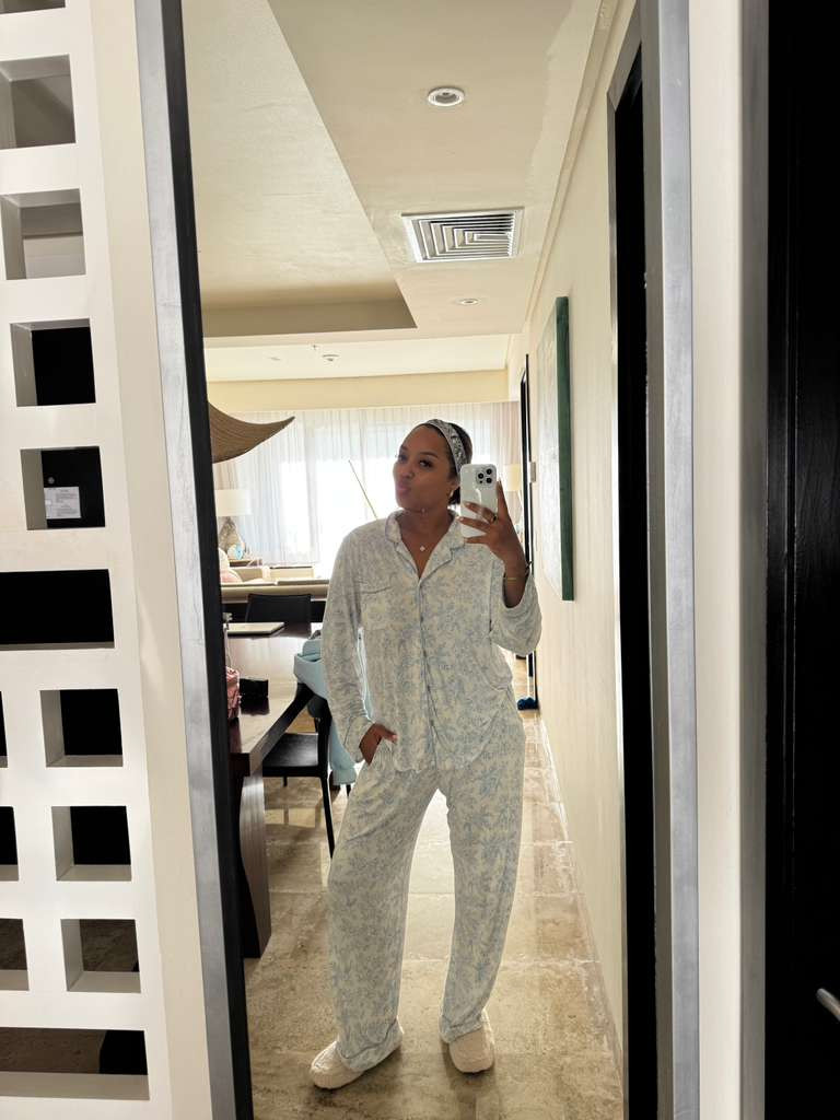 Soft layers, comfy vibes, and a touch of everyday sparkle. 🤍

#CozyNights #LoungewearLove #StayInStyle #ComfyAndCute #CozyVibes #NightInMood #StyleInspo #EverydayComfort #HomeStyle #ChicAndCozy 

 #LTKootd #LTKmomlife #LTKBeauty